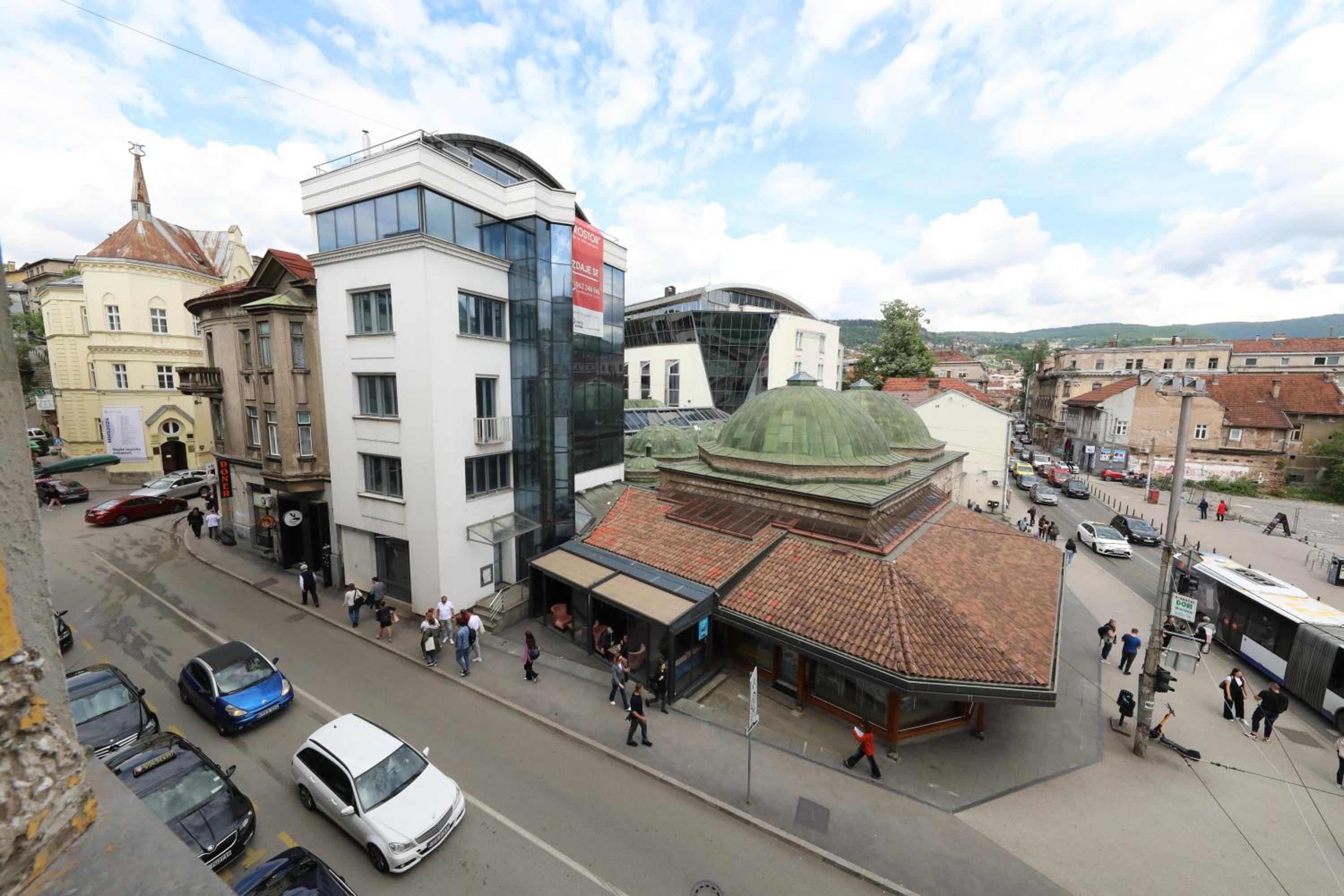 Historijski luksuz u Starom Gradu, Garage Parking