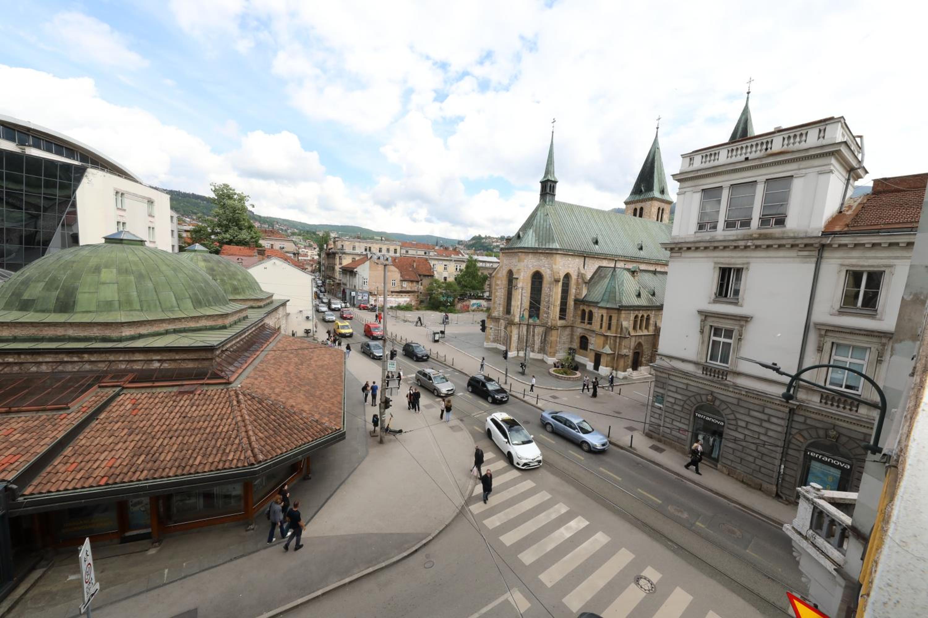 Historijski luksuz u Starom Gradu, Garage Parking