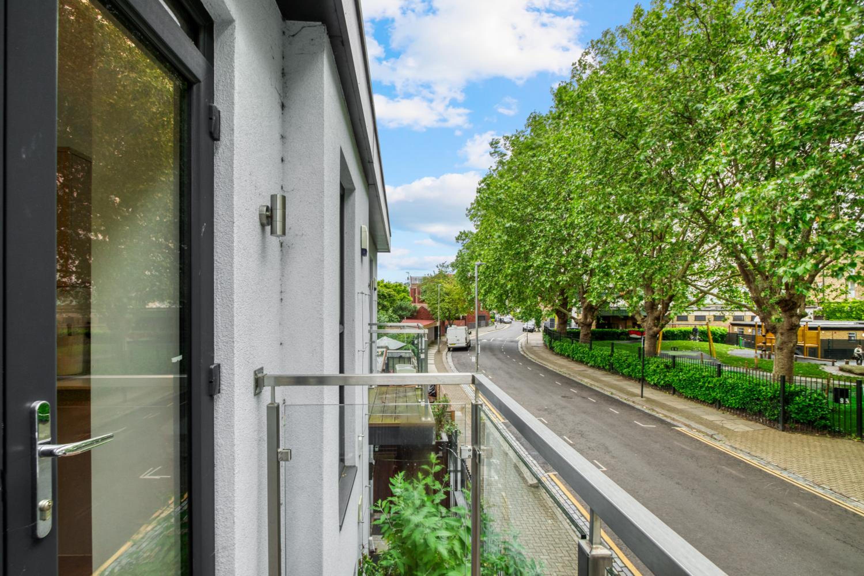 2 Bed 2 Bath Balcony View Wimbledon Tennis