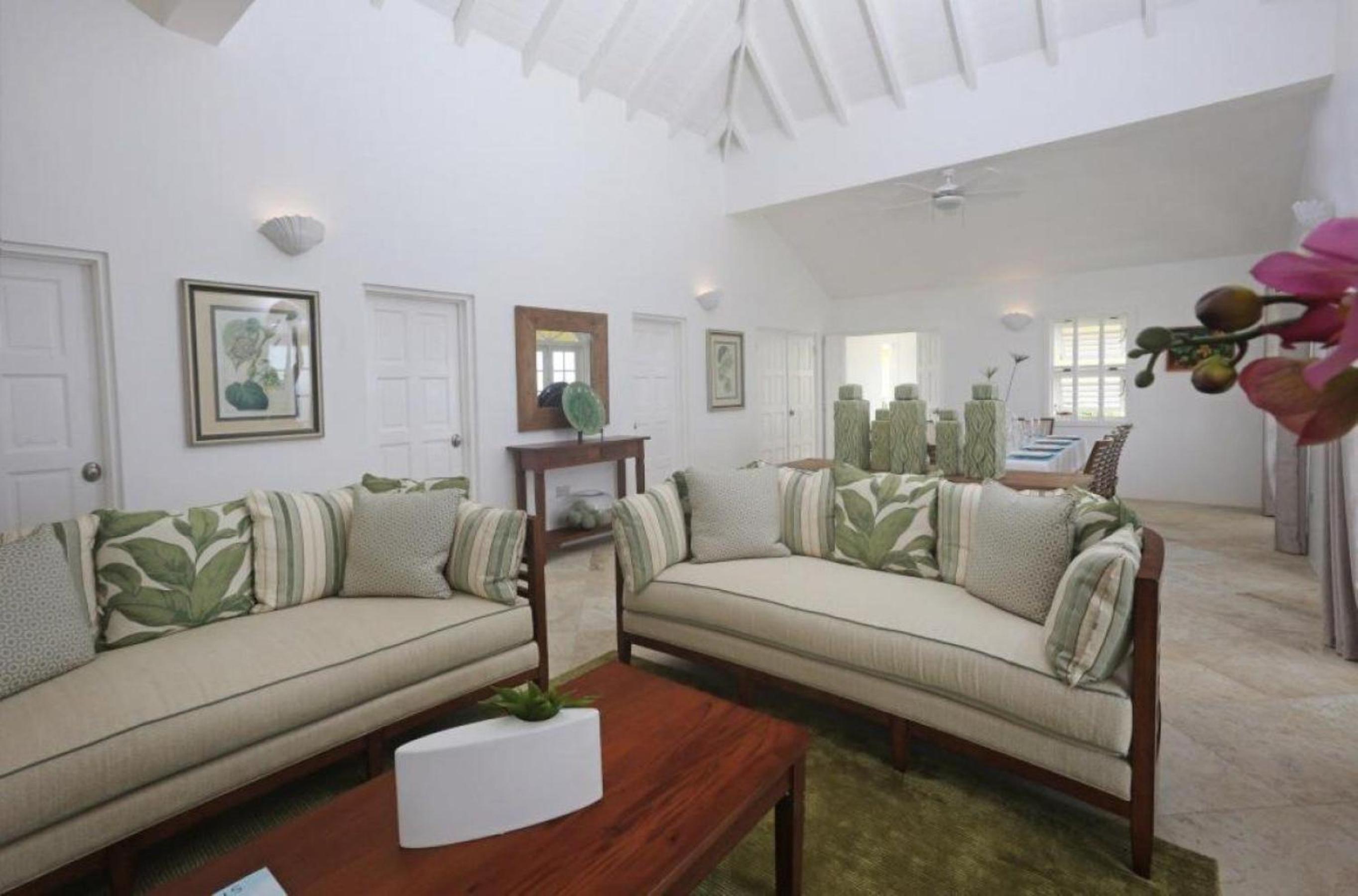 Luxurious 4 Br Oceanfront Villa view 4