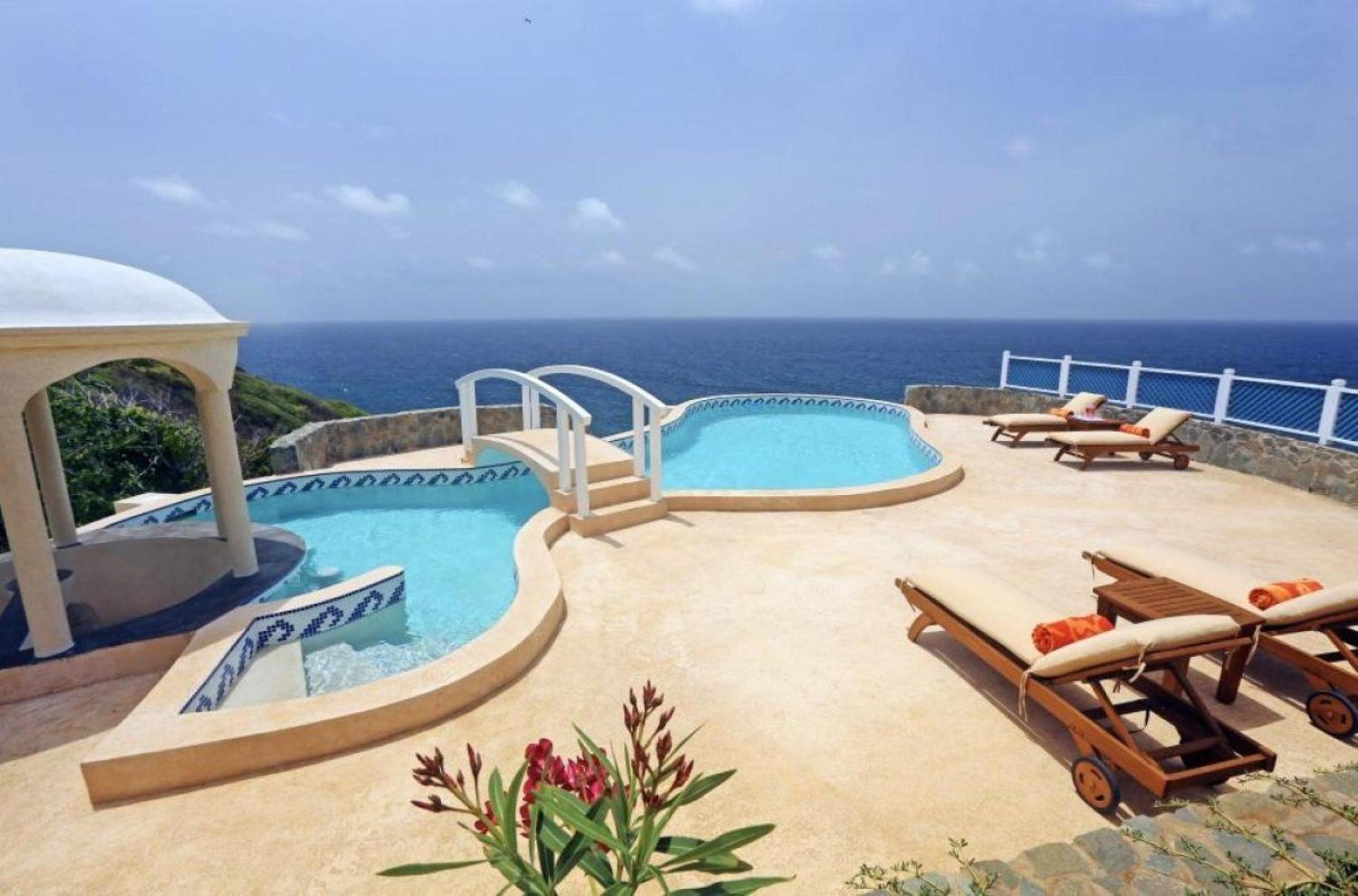 Luxurious 4 Br Oceanfront Villa view 3