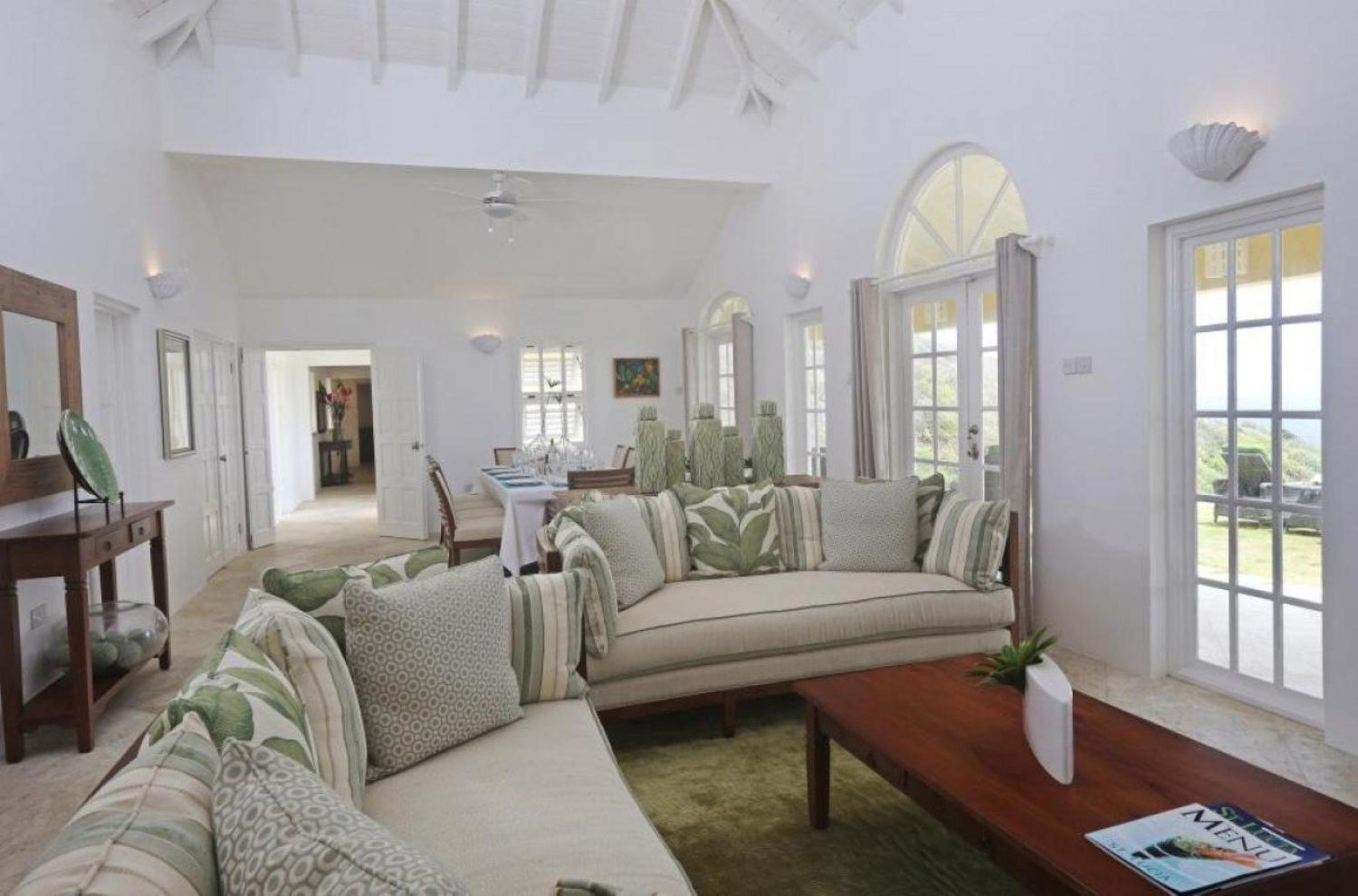 Luxurious 4 Br Oceanfront Villa view 5