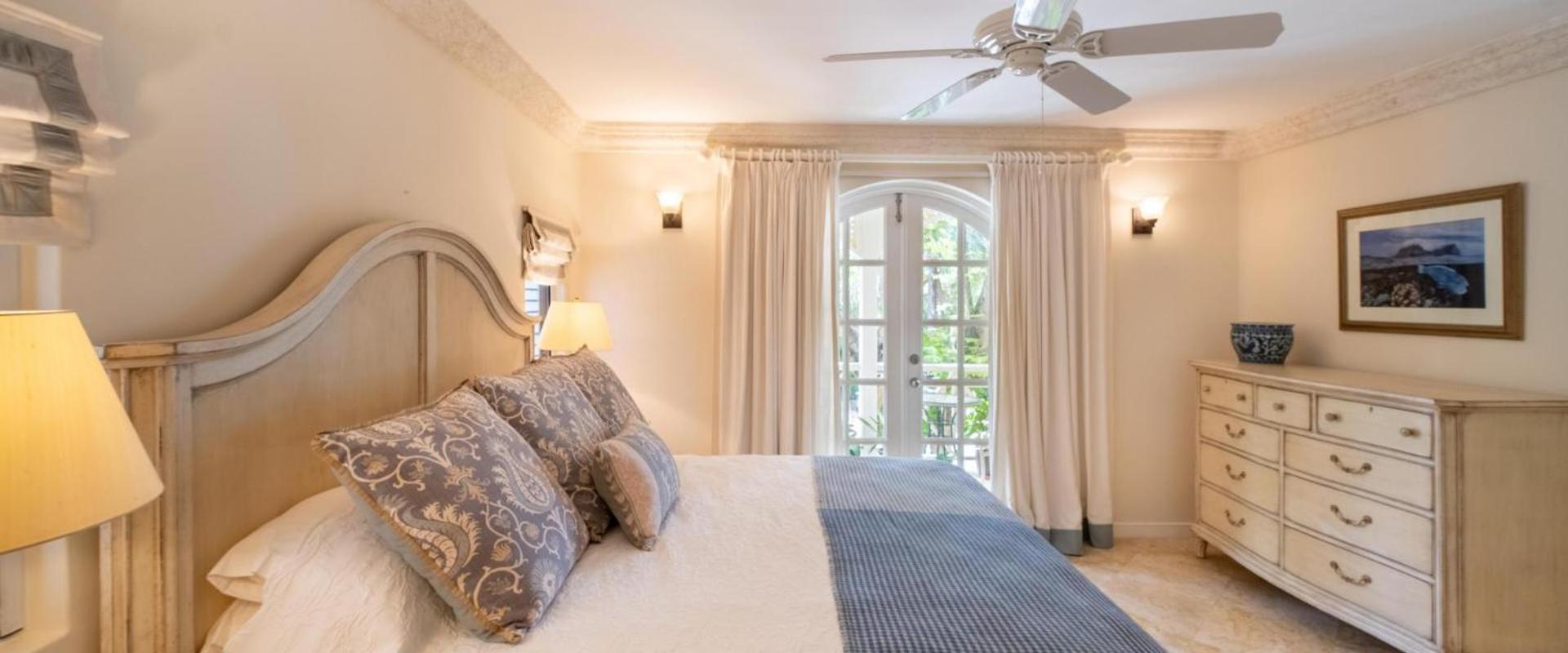 Lovely two bedroom Villa with panoramic ocean and marina views