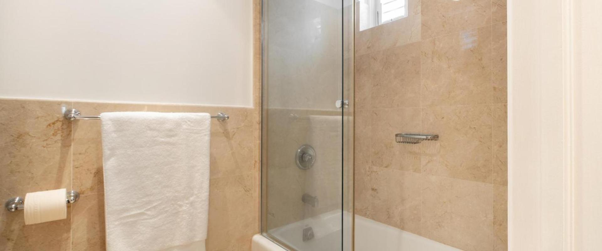 Lovely two bedroom Villa with panoramic ocean and marina views