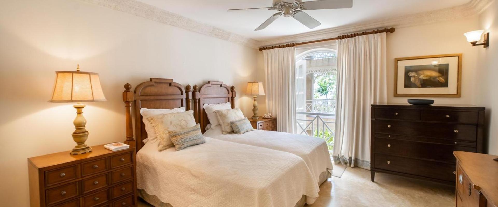 Lovely two bedroom Villa with panoramic ocean and marina views