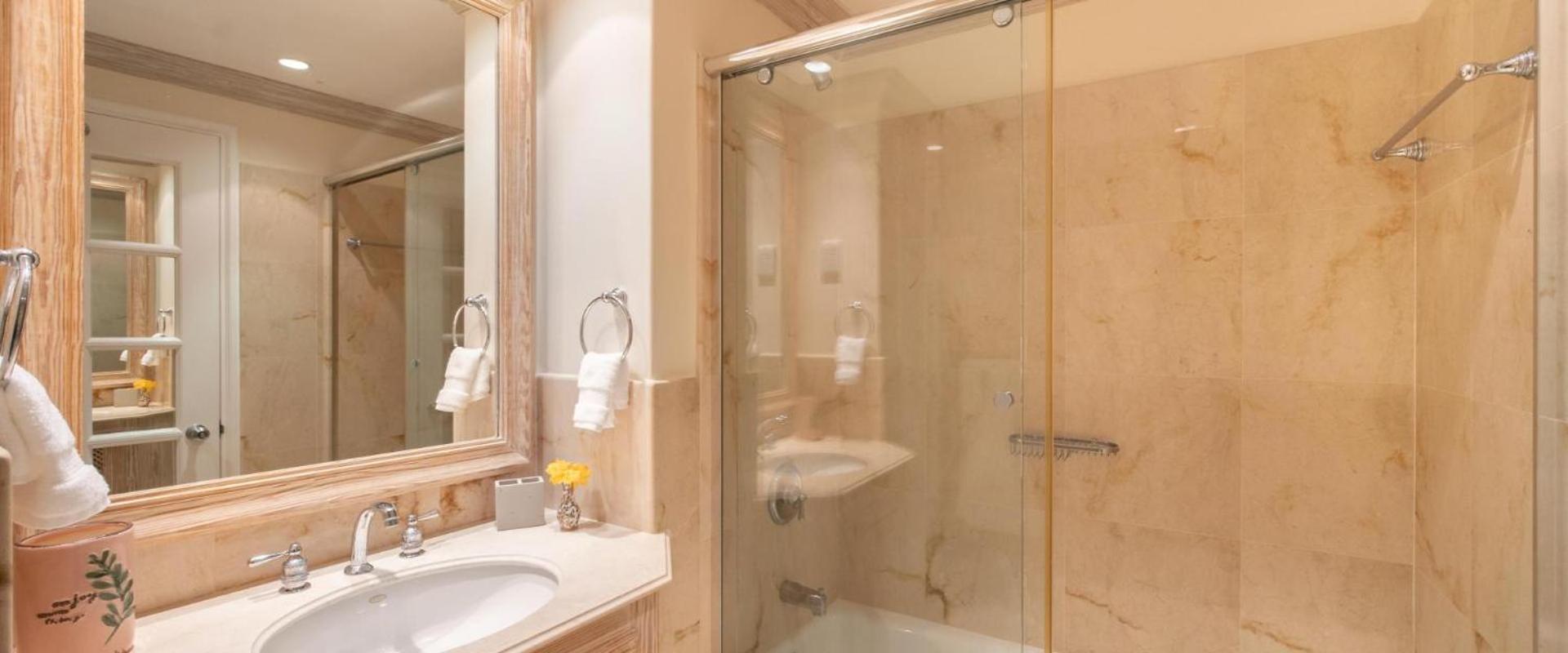 Lovely two bedroom Villa with panoramic ocean and marina views