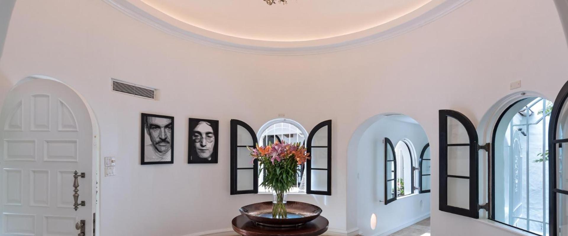 Luxury 10 bedrooms Villa