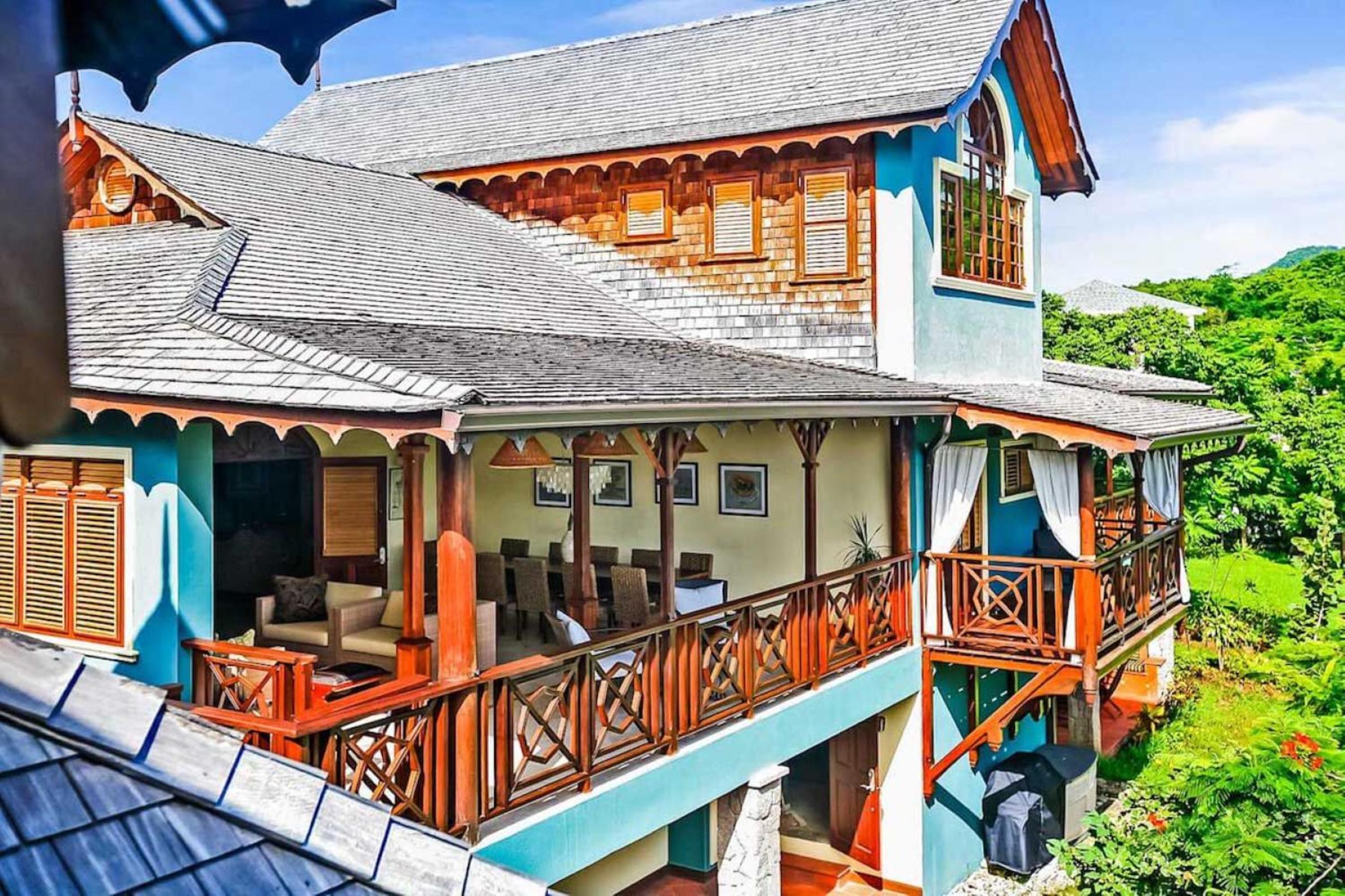 Amazing Villa with 5 Bedrooms view 3