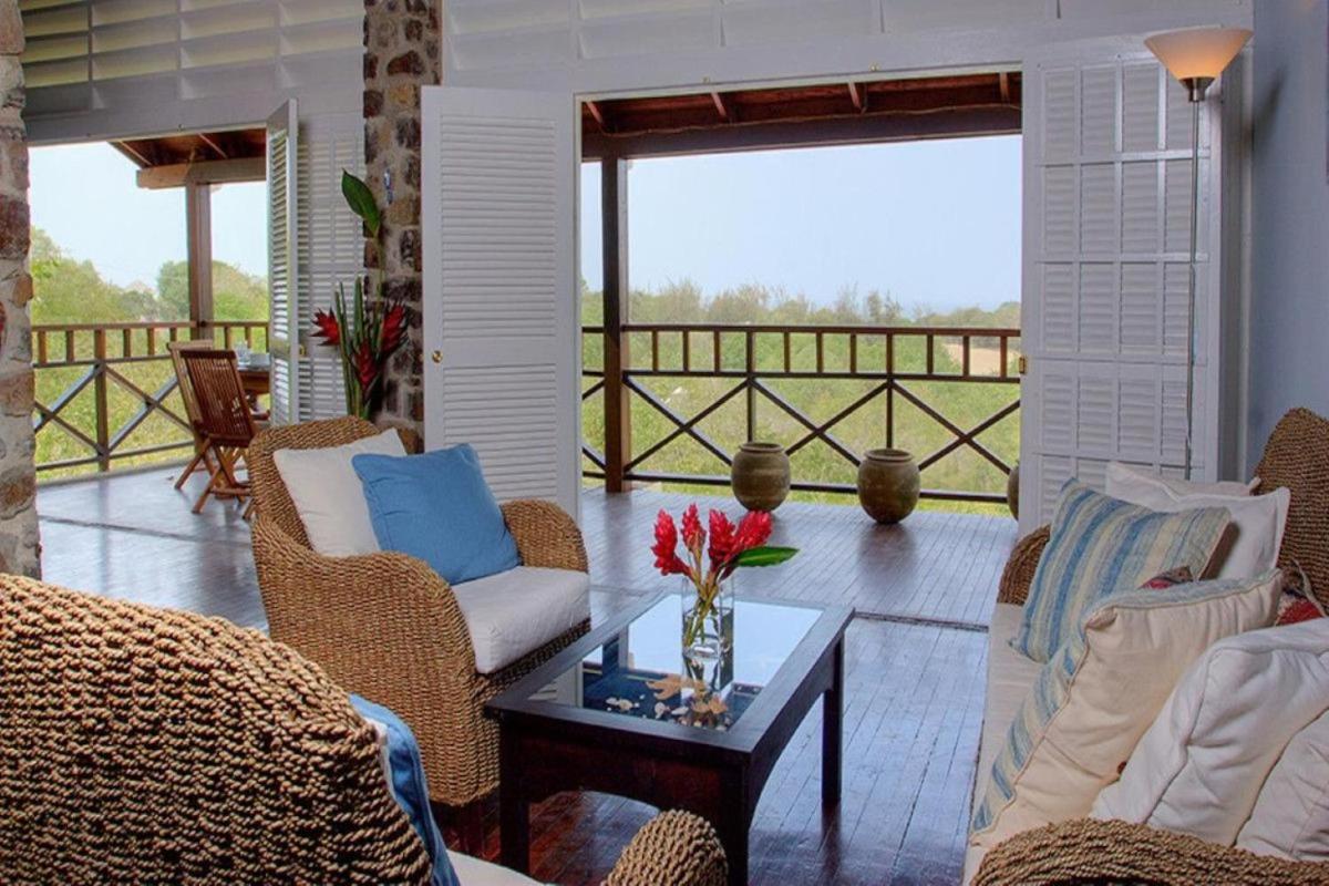 Bright Beautiful 2 Bedroom Villa