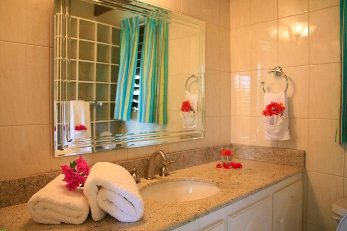 Bright Beautiful 2 Bedroom Villa