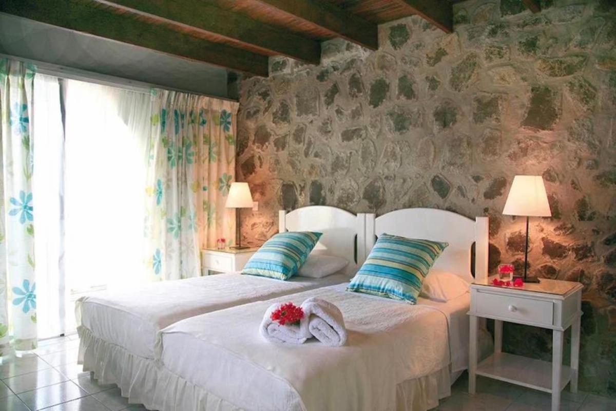 Bright Beautiful 2 Bedroom Villa