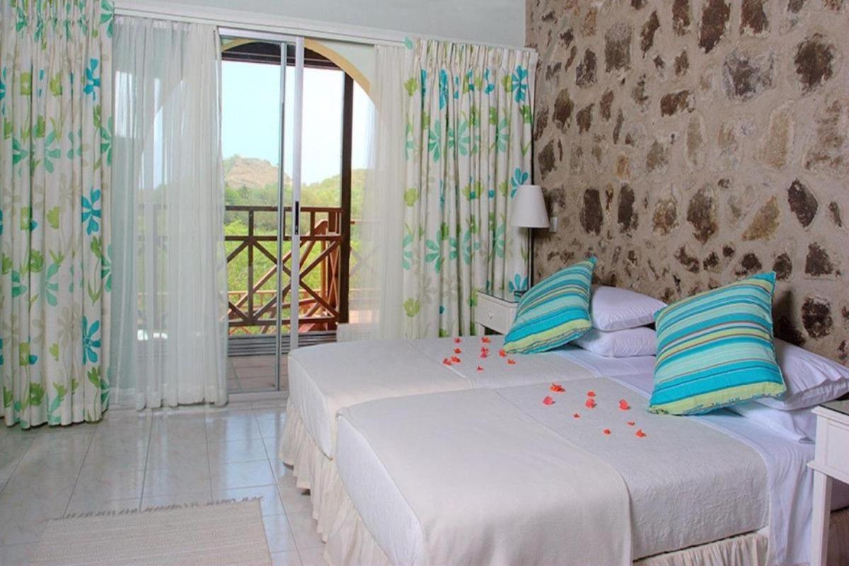 Bright Beautiful 2 Bedroom Villa