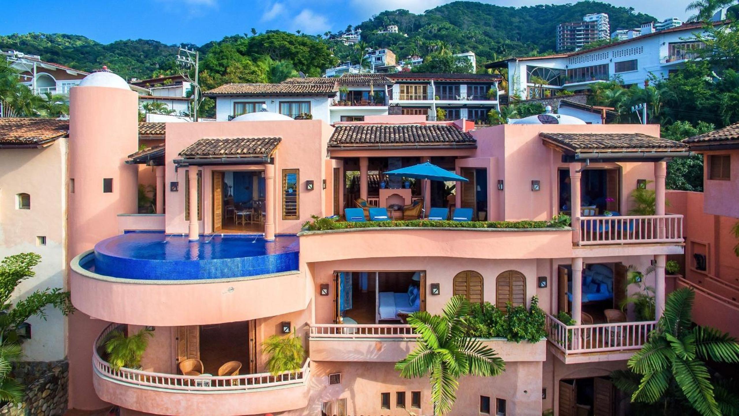 Wonderful 5 Br villa with sea views view 3