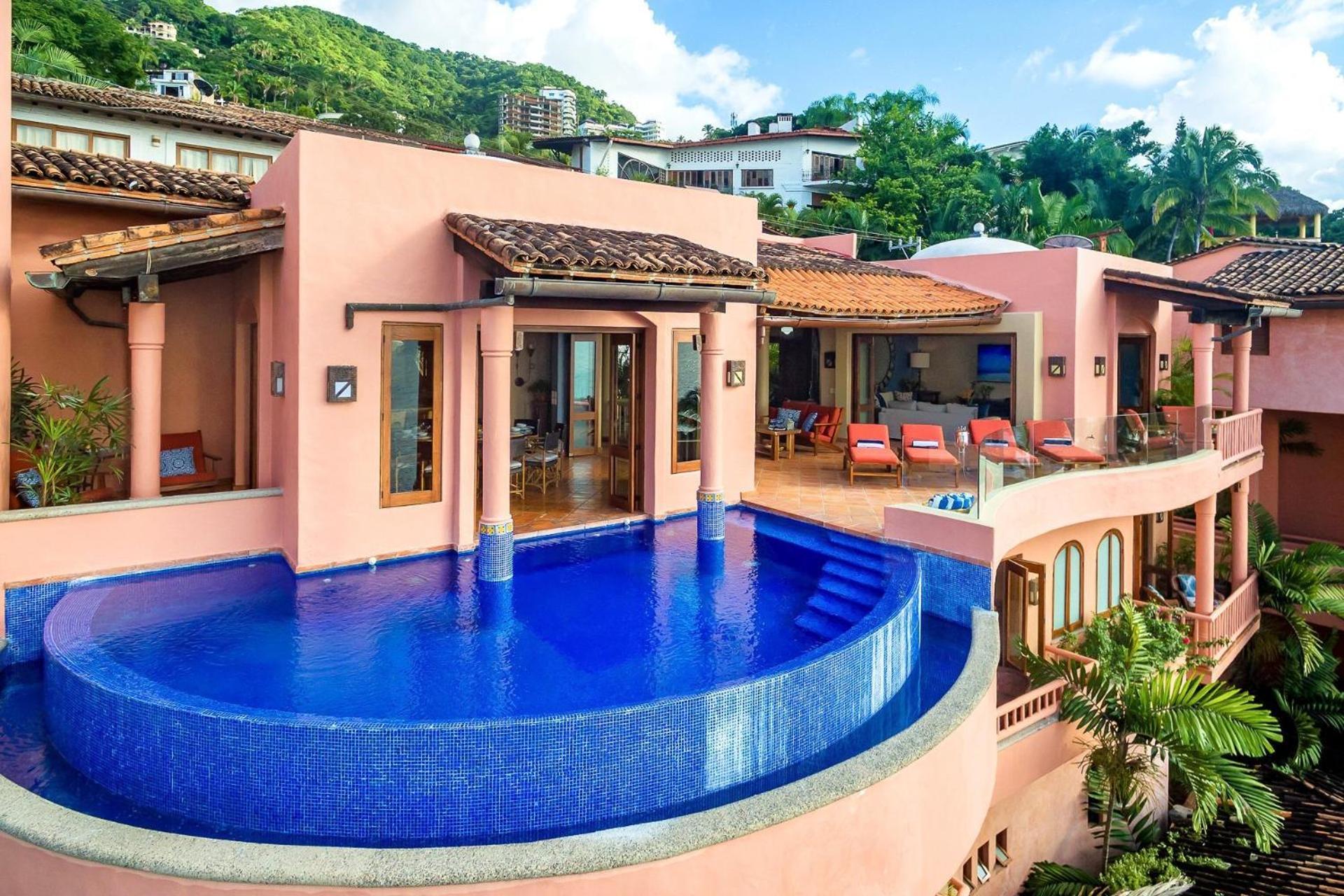 Wonderful 5 Br villa with sea views view 4