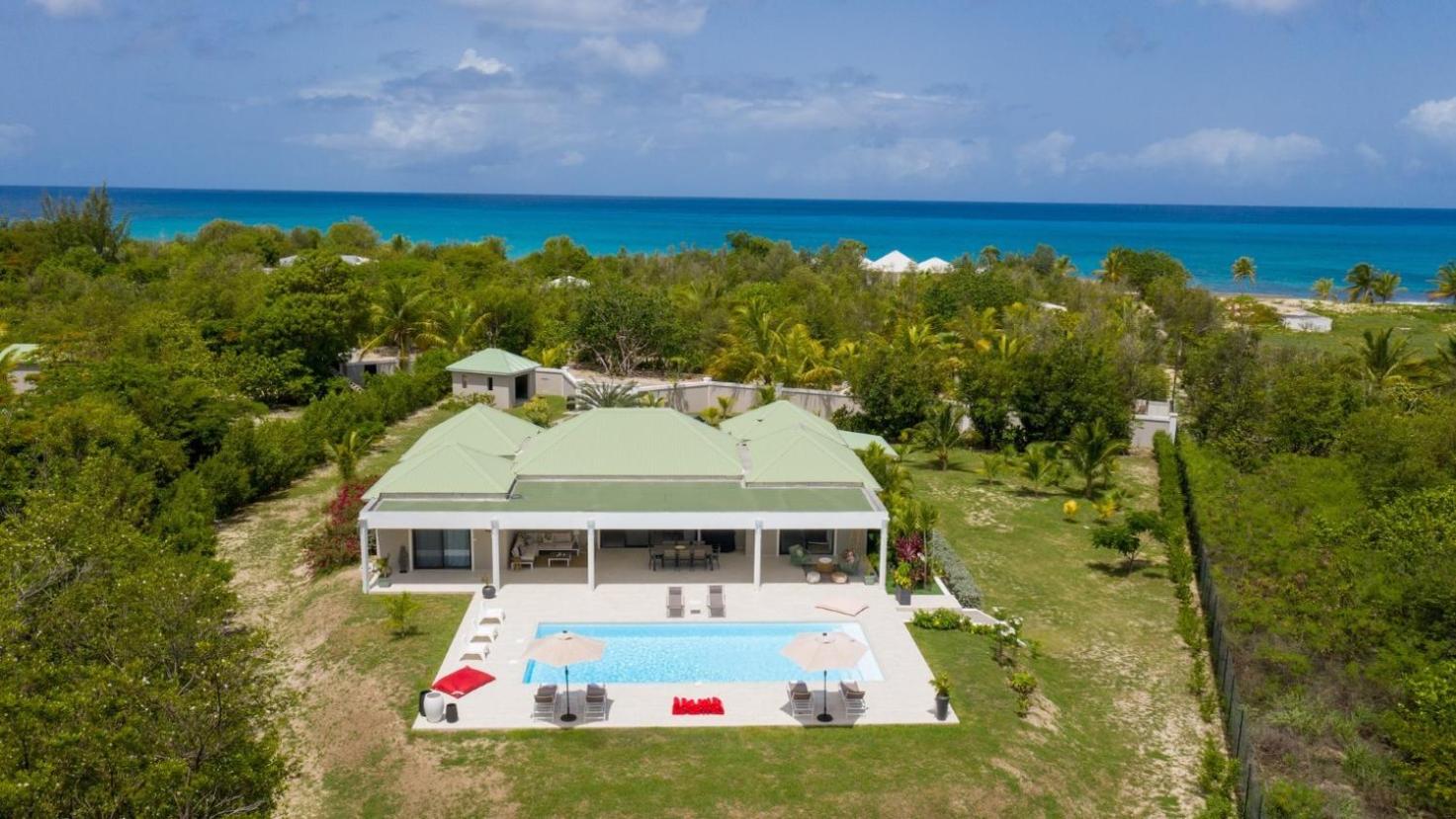 Villa in Saint Martin, at the heart of happiness view 4