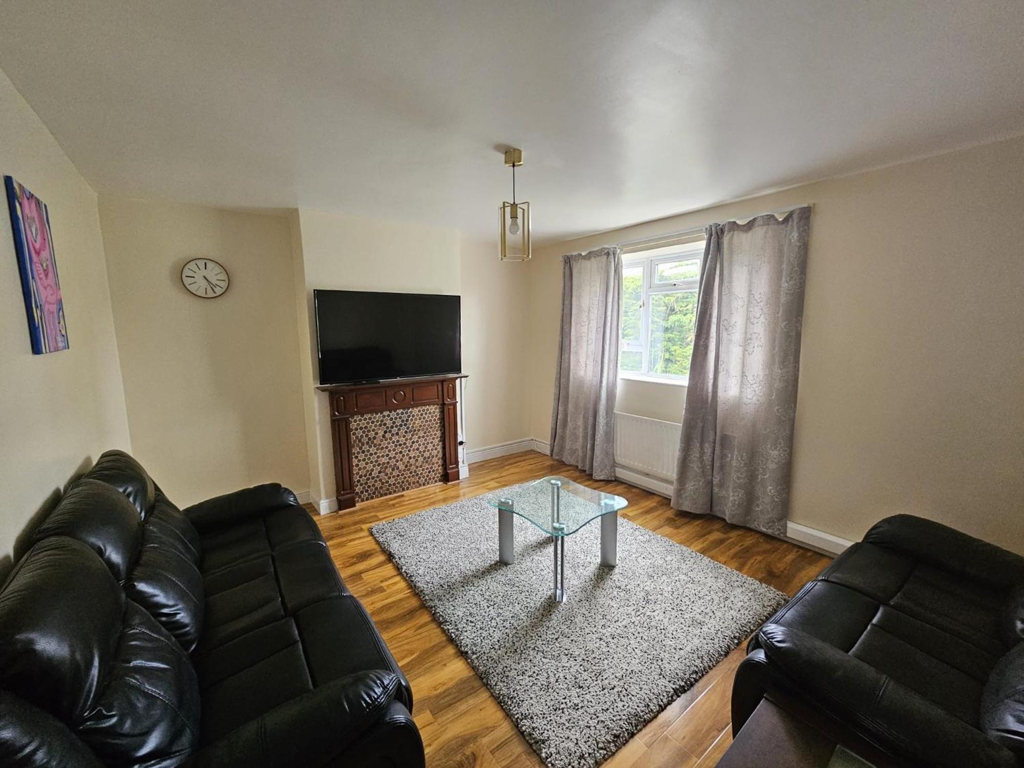 Newly decorated 2 bedroom flat in South East London view 2