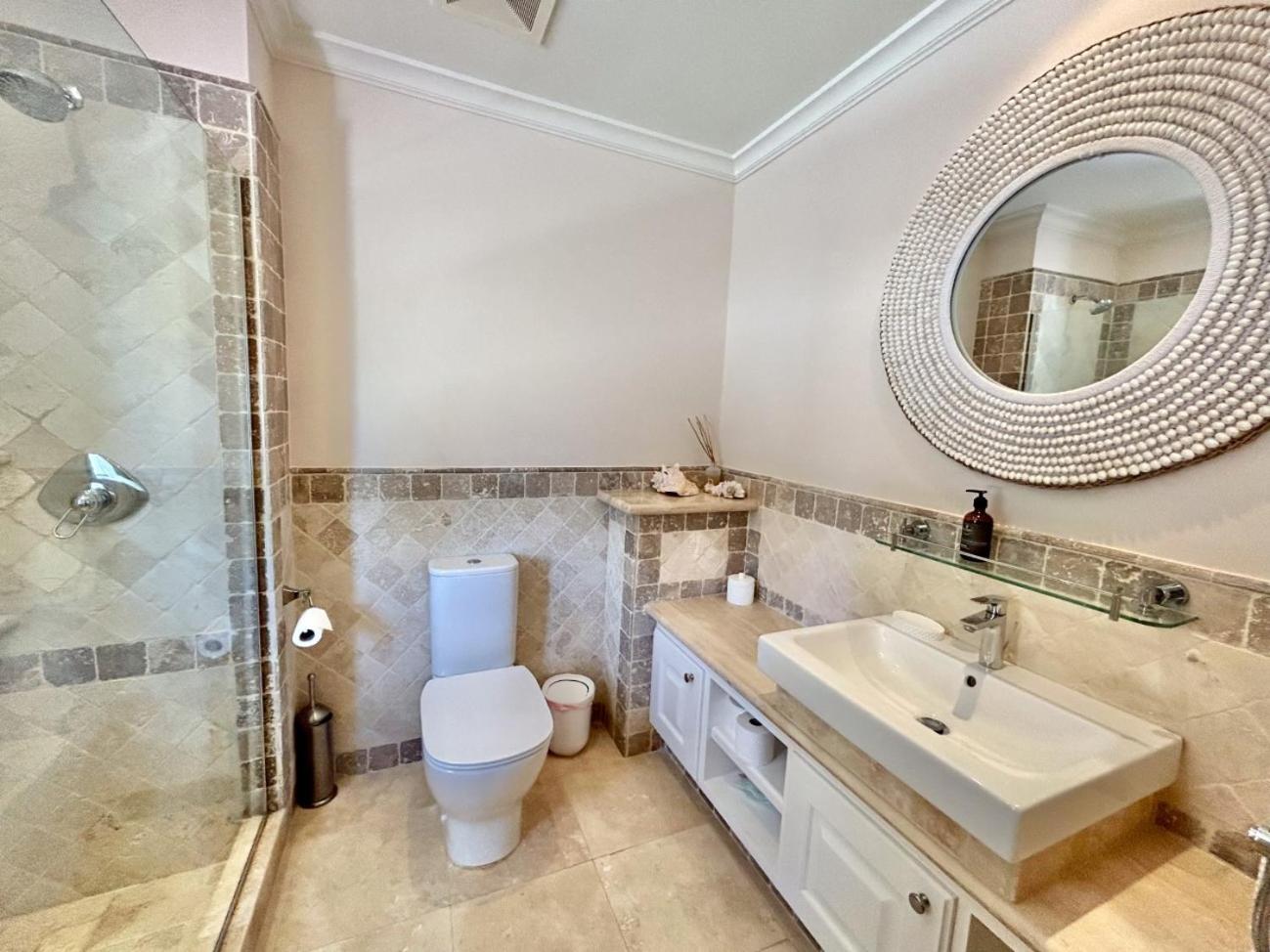 Amazing 1 Bedroom Condo
