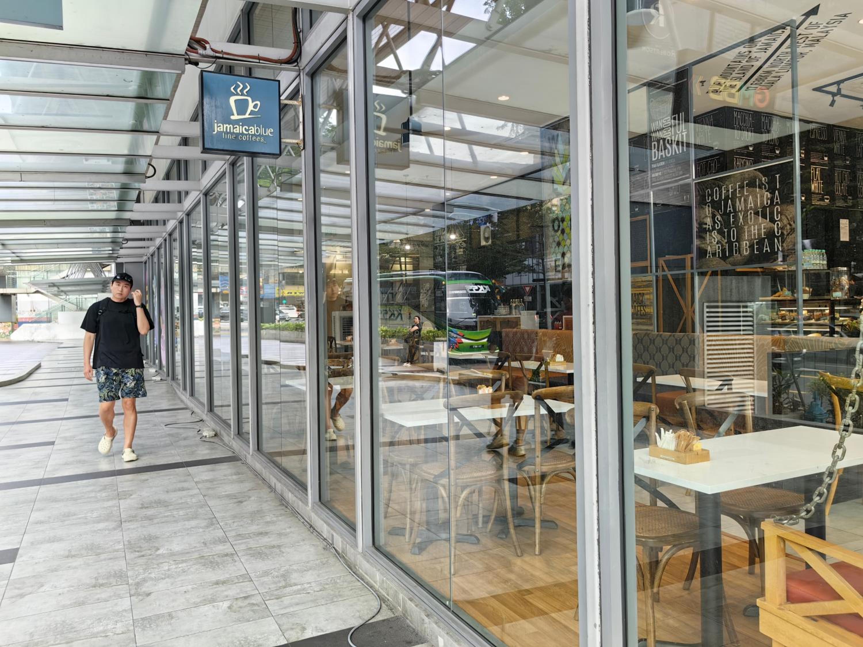 The Robertson R9 Walk to Jalan Alor Street Bukit Bintang Pavilion 7 pax 2R1B