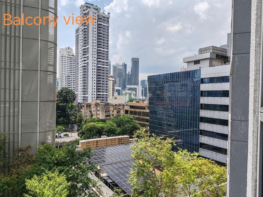 The Robertson R9 Walk to Jalan Alor Street Bukit Bintang Pavilion 7 pax 2R1B