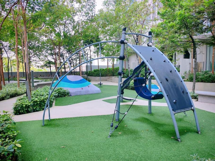 The Robertson R9 Walk to Jalan Alor Street Bukit Bintang Pavilion 7 pax 2R1B