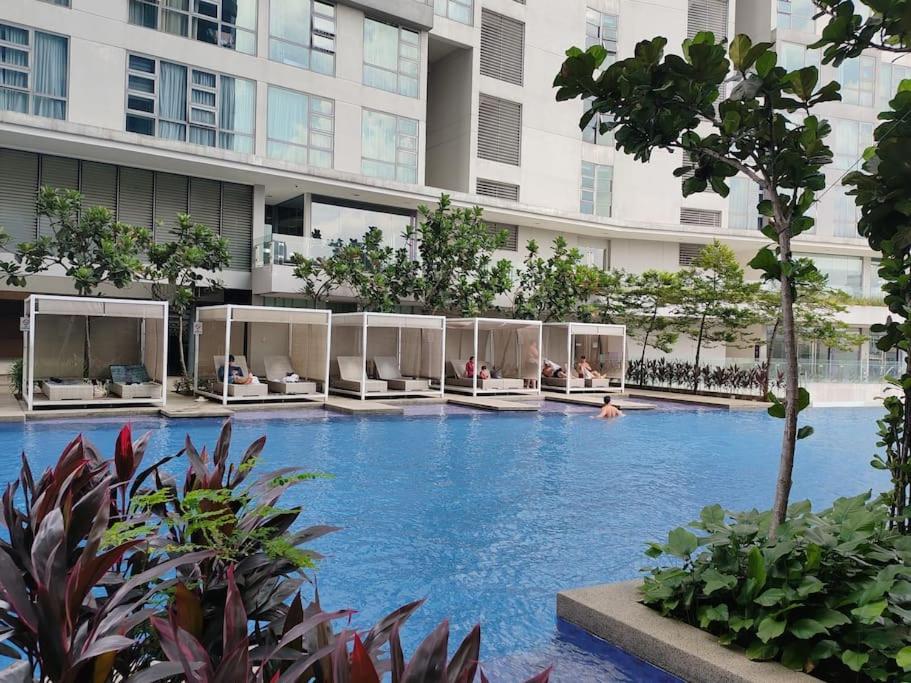 The Robertson R9 Walk to Jalan Alor Street Bukit Bintang Pavilion 7 pax 2R1B