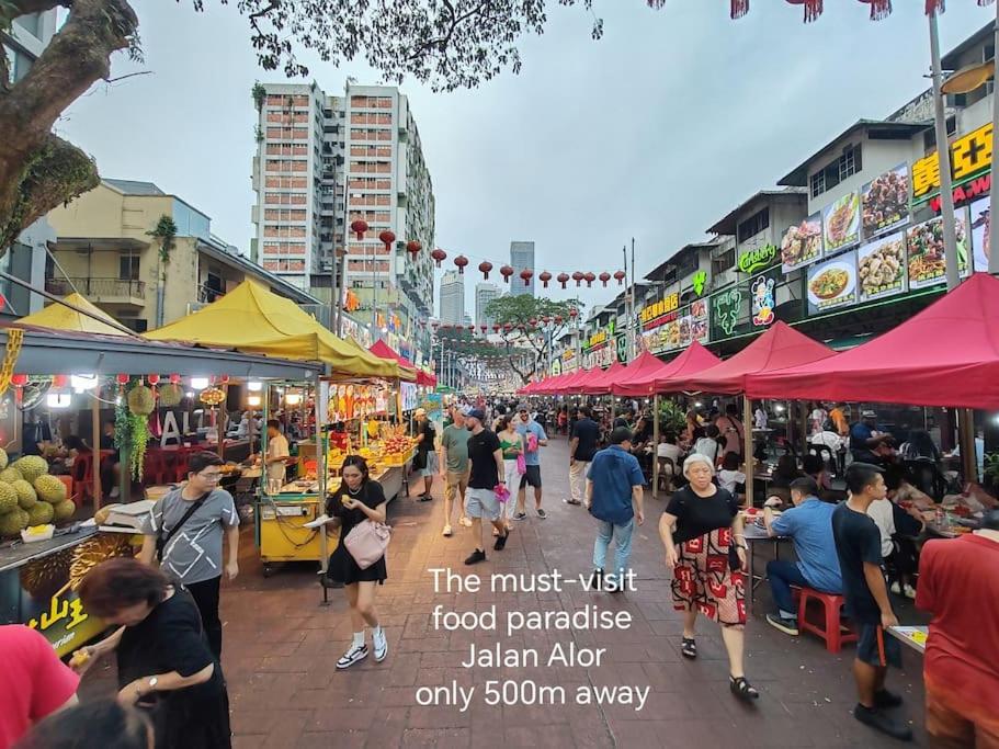 The Robertson R9 Walk to Jalan Alor Street Bukit Bintang Pavilion 7 pax 2R1B