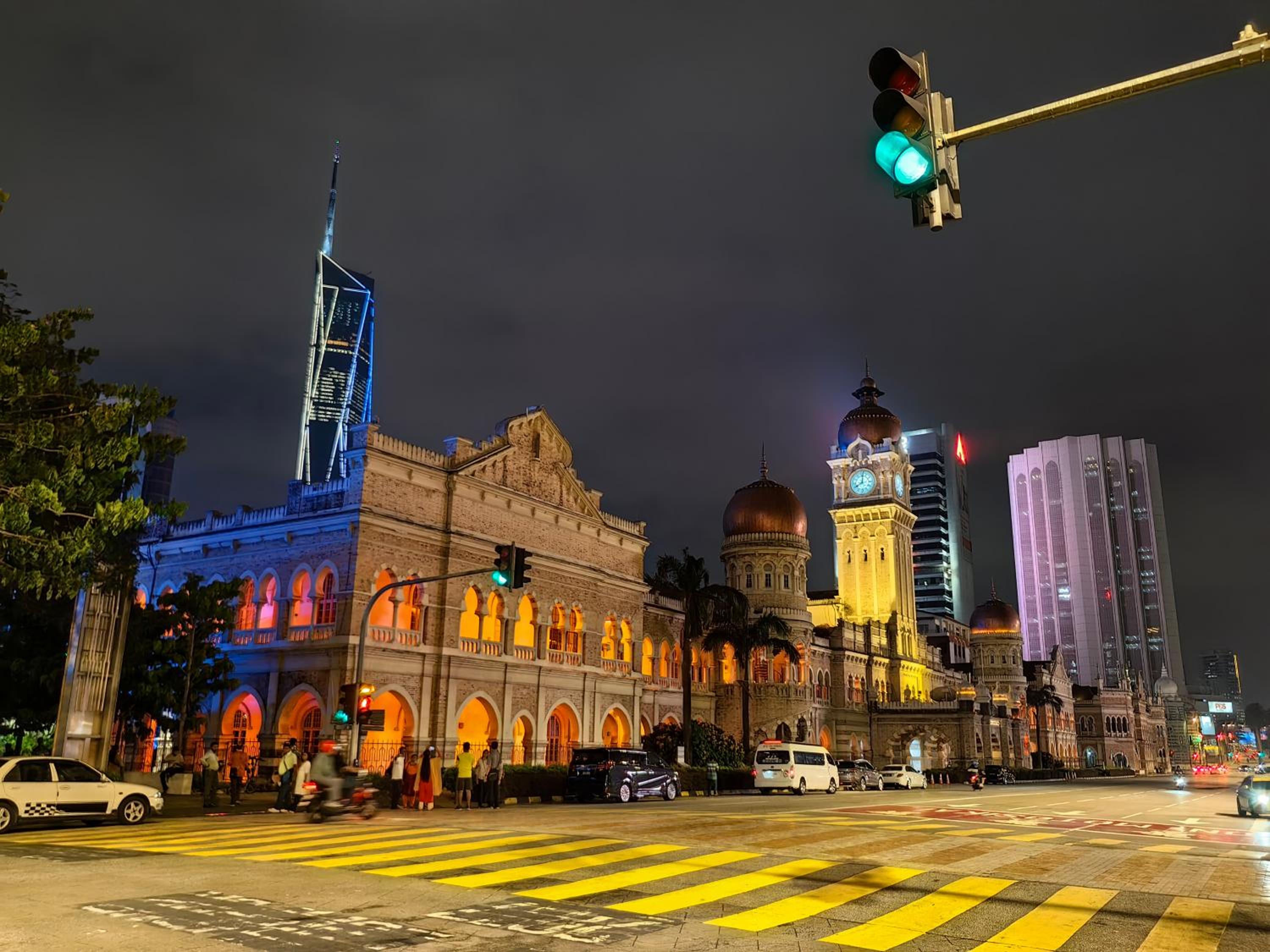 The Robertson R9 Walk to Jalan Alor Street Bukit Bintang Pavilion 7 pax 2R1B