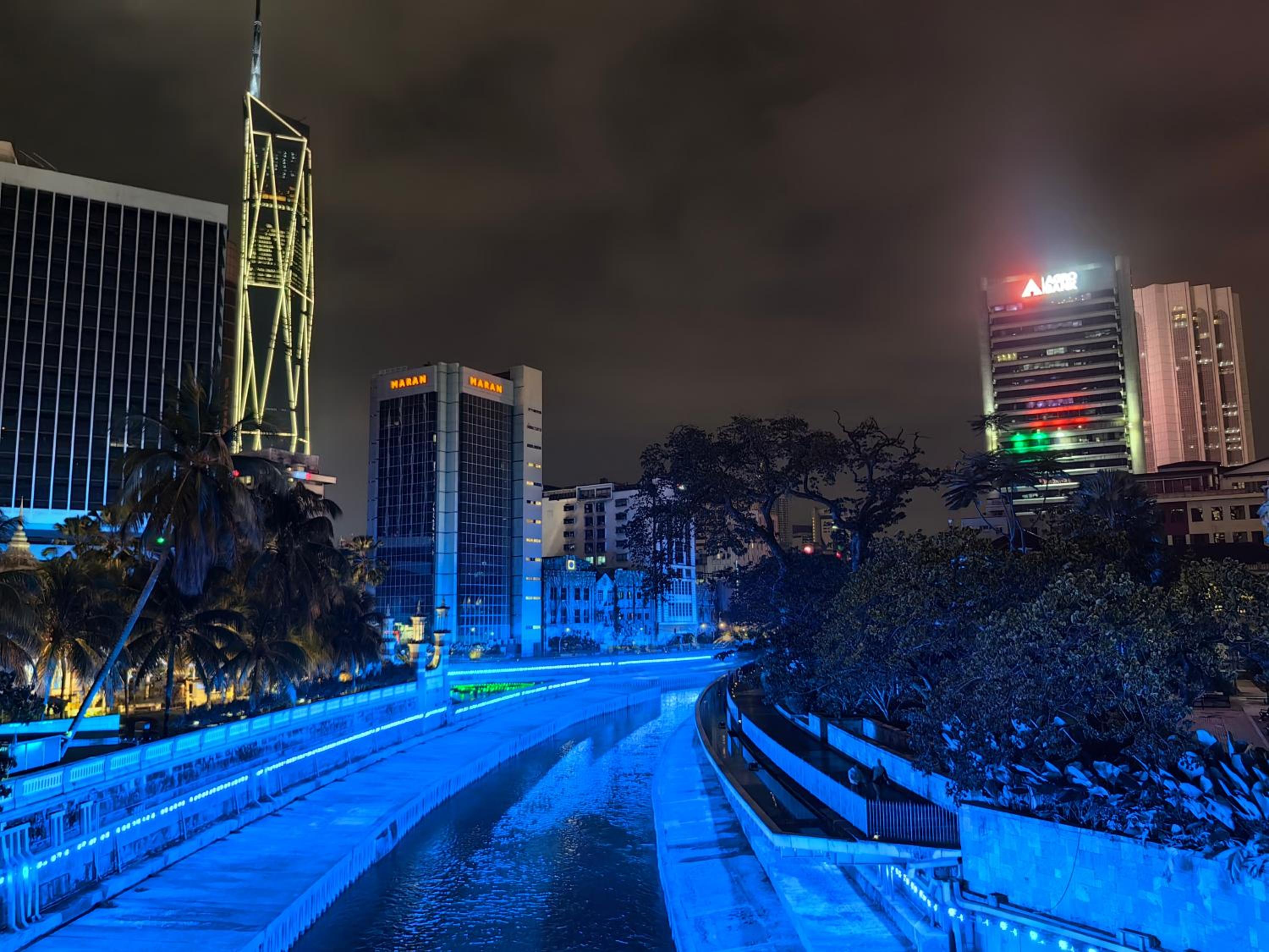 The Robertson R9 Walk to Jalan Alor Street Bukit Bintang Pavilion 7 pax 2R1B