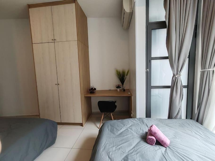 The Robertson R9 Walk to Jalan Alor Street Bukit Bintang Pavilion 7 pax 2R1B