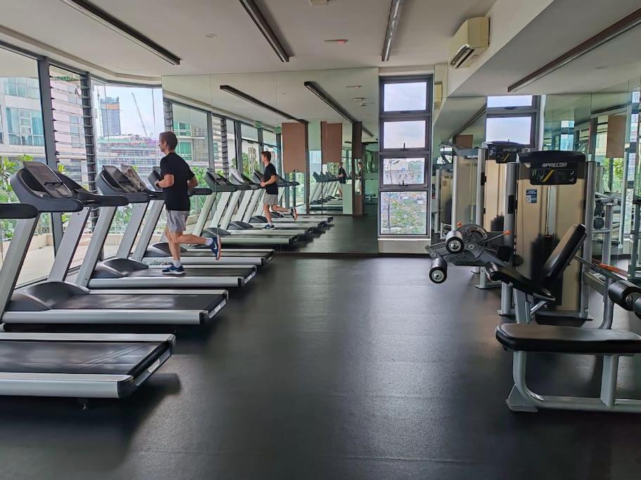 The Robertson R9 Walk to Jalan Alor Street Bukit Bintang Pavilion 7 pax 2R1B