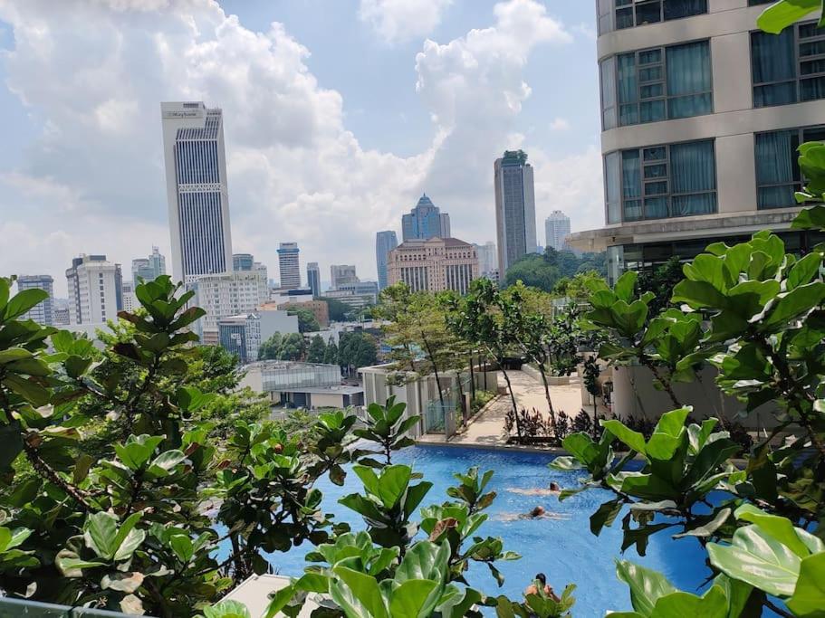 The Robertson R9 Walk to Jalan Alor Street Bukit Bintang Pavilion 7 pax 2R1B
