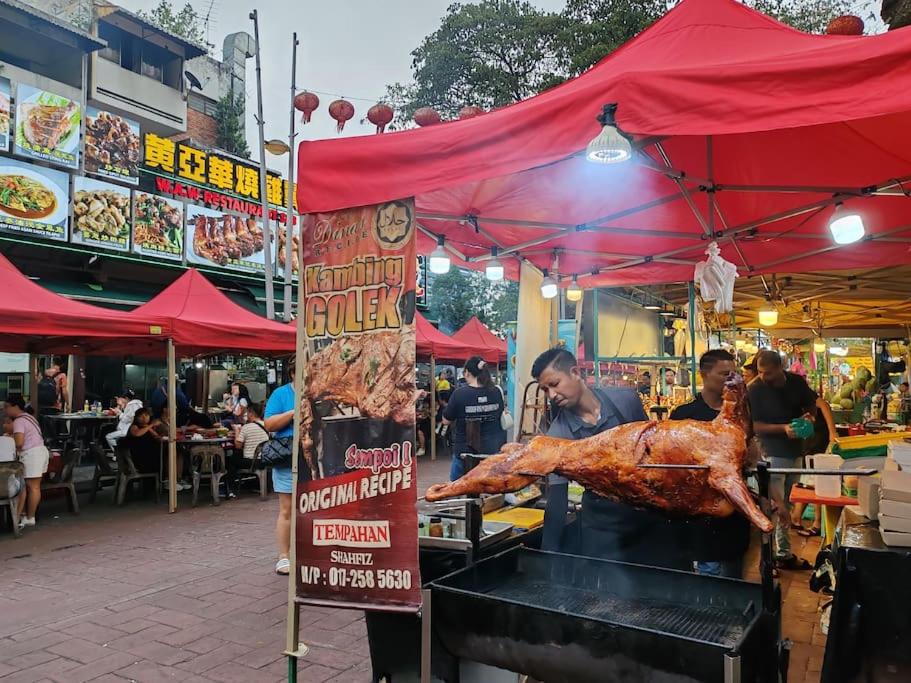 The Robertson R9 Walk to Jalan Alor Street Bukit Bintang Pavilion 7 pax 2R1B