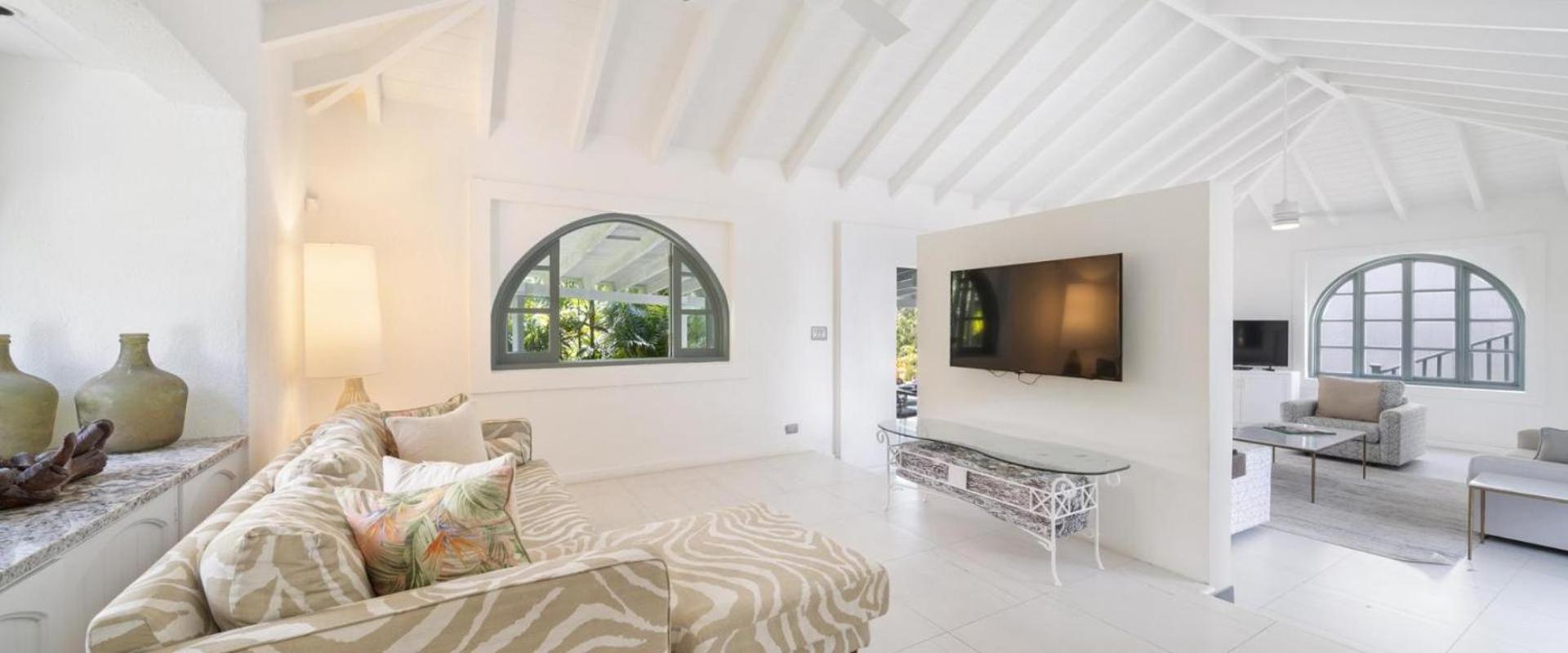 Lovely 4-bedroom holiday Villa