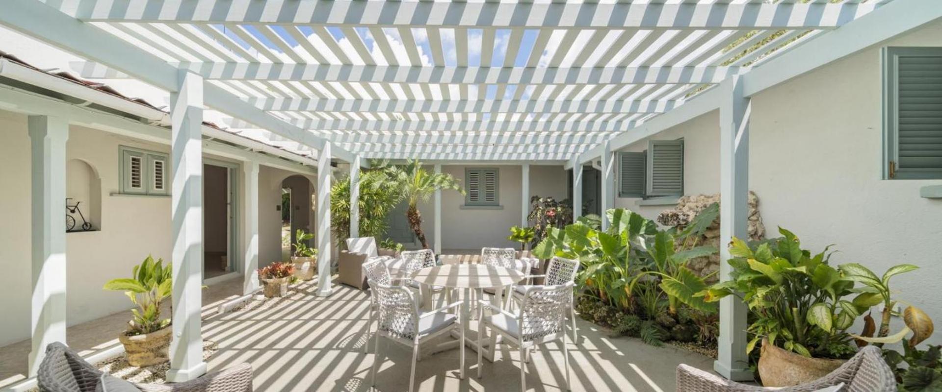 Lovely 4-bedroom holiday Villa