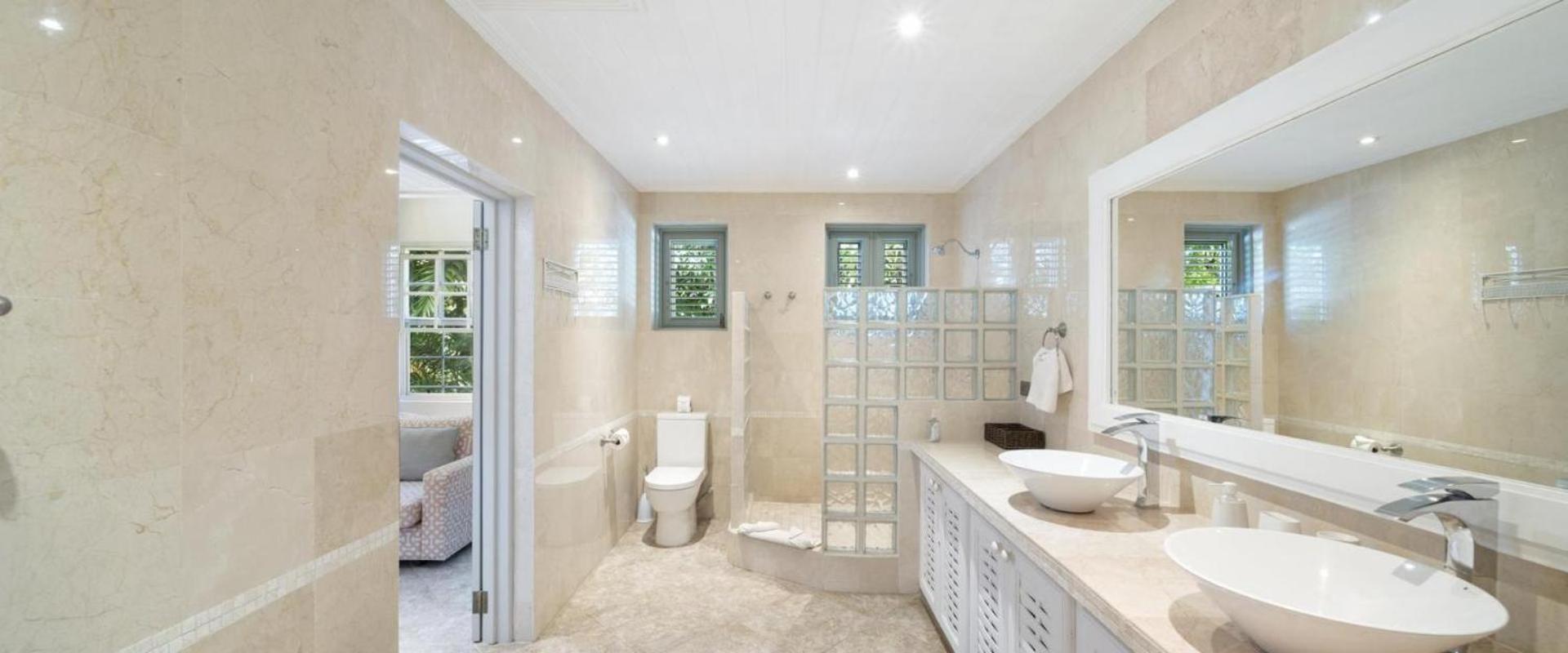 Lovely 4-bedroom holiday Villa