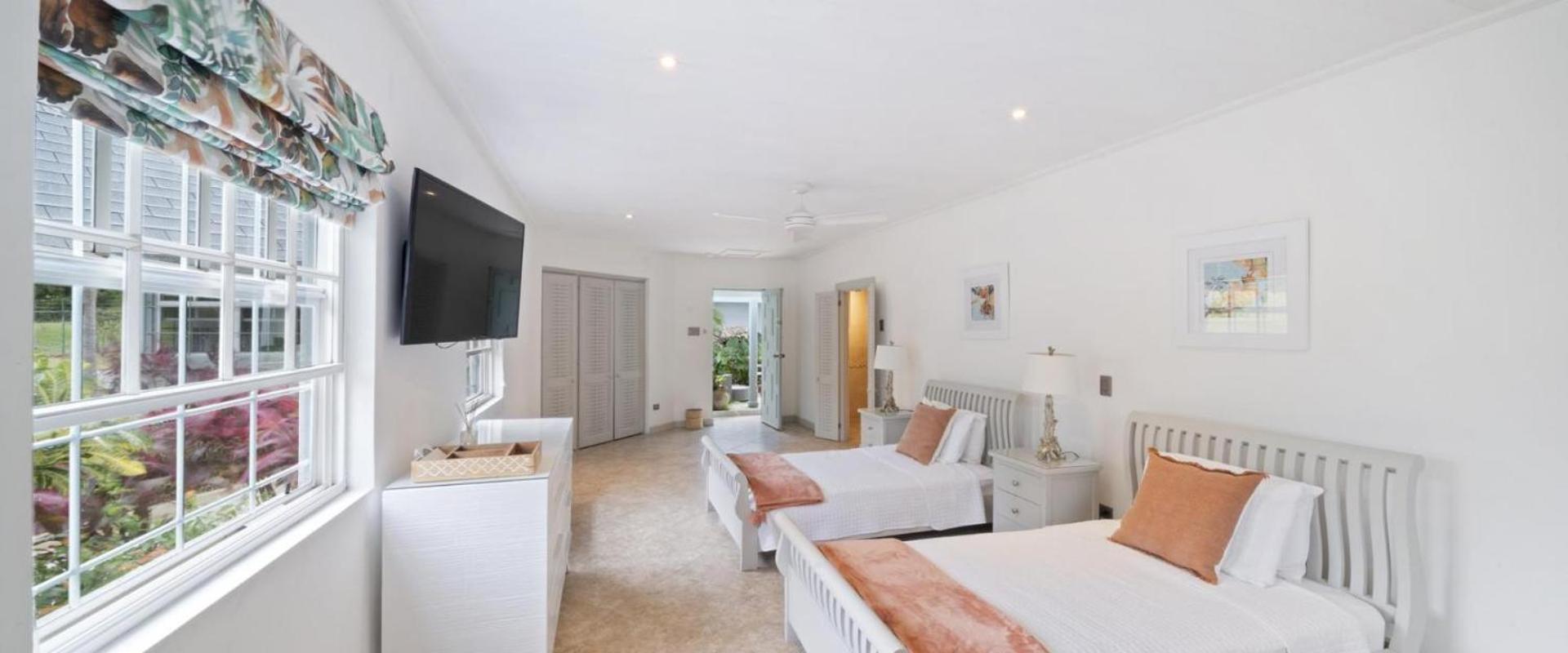 Lovely 4-bedroom holiday Villa