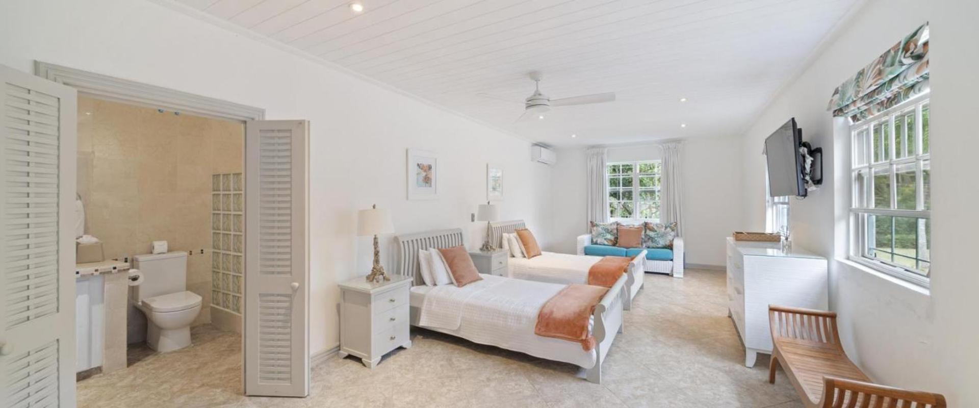 Lovely 4-bedroom holiday Villa