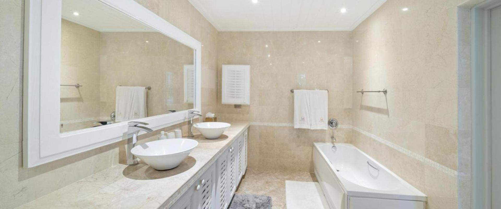 Lovely 4-bedroom holiday Villa
