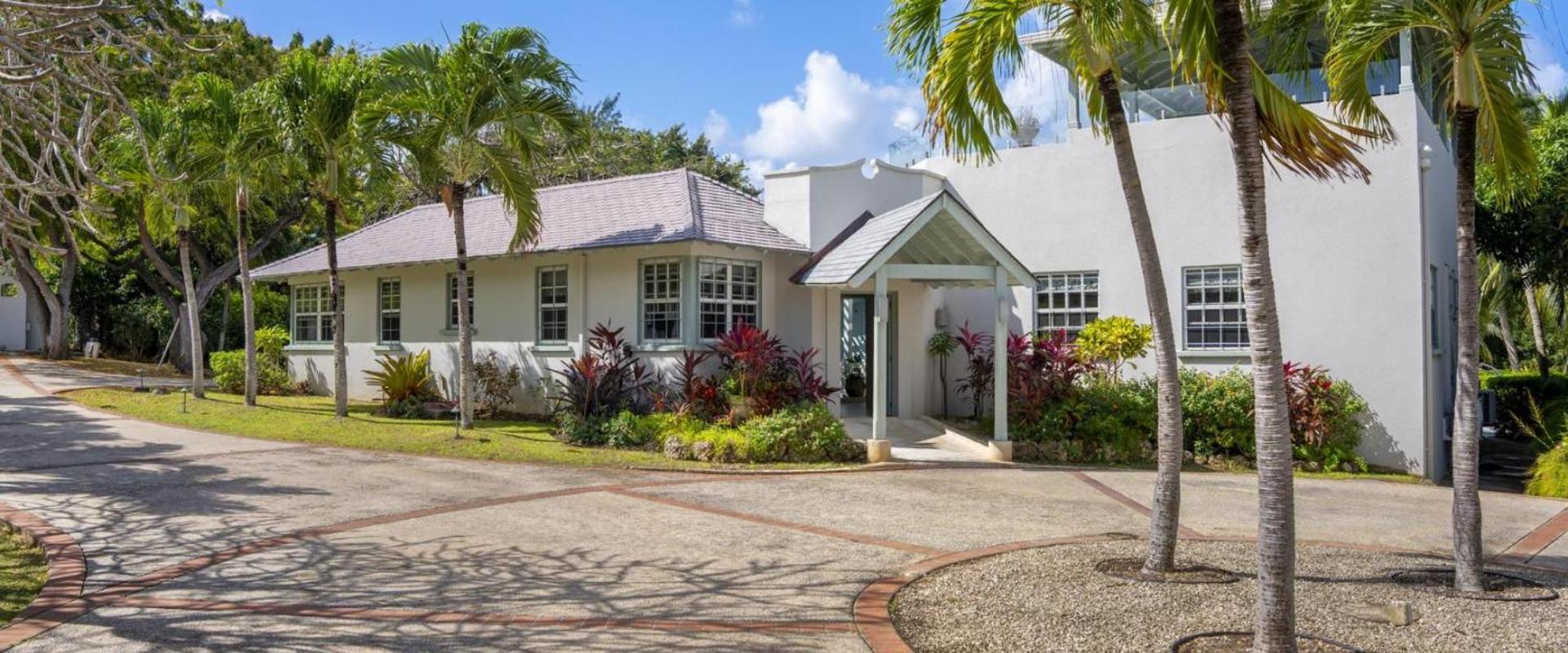Lovely 4-bedroom holiday Villa