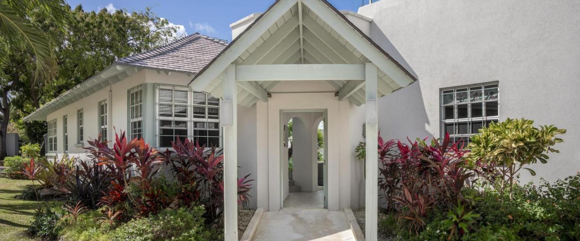 Lovely 4-bedroom holiday Villa