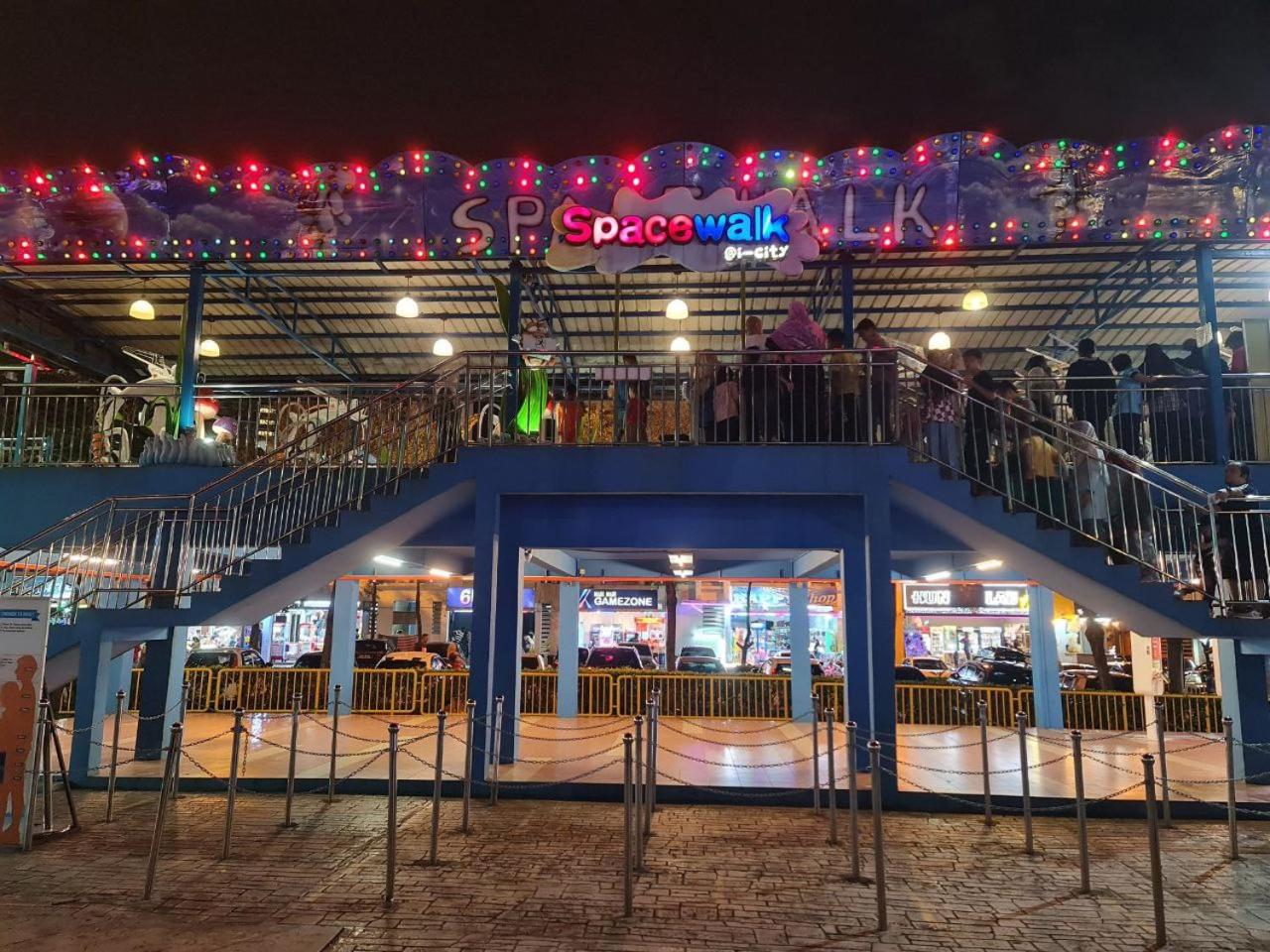I-City 2R,2B, FREE Wifi & 50inch SmartTV fit 1-9pax