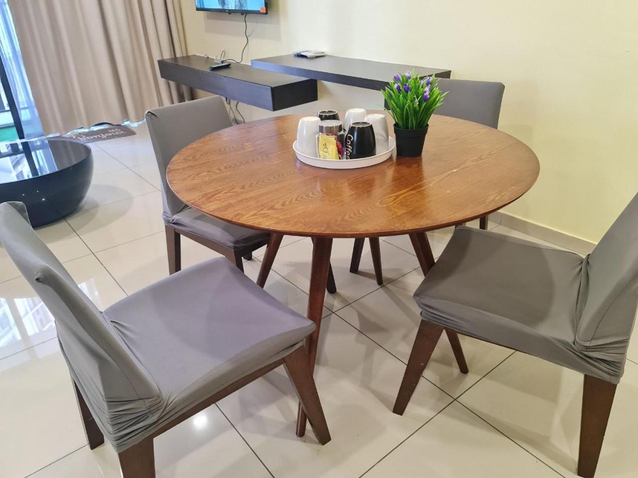 I-City 2R,2B, FREE Wifi & 50inch SmartTV fit 1-9pax