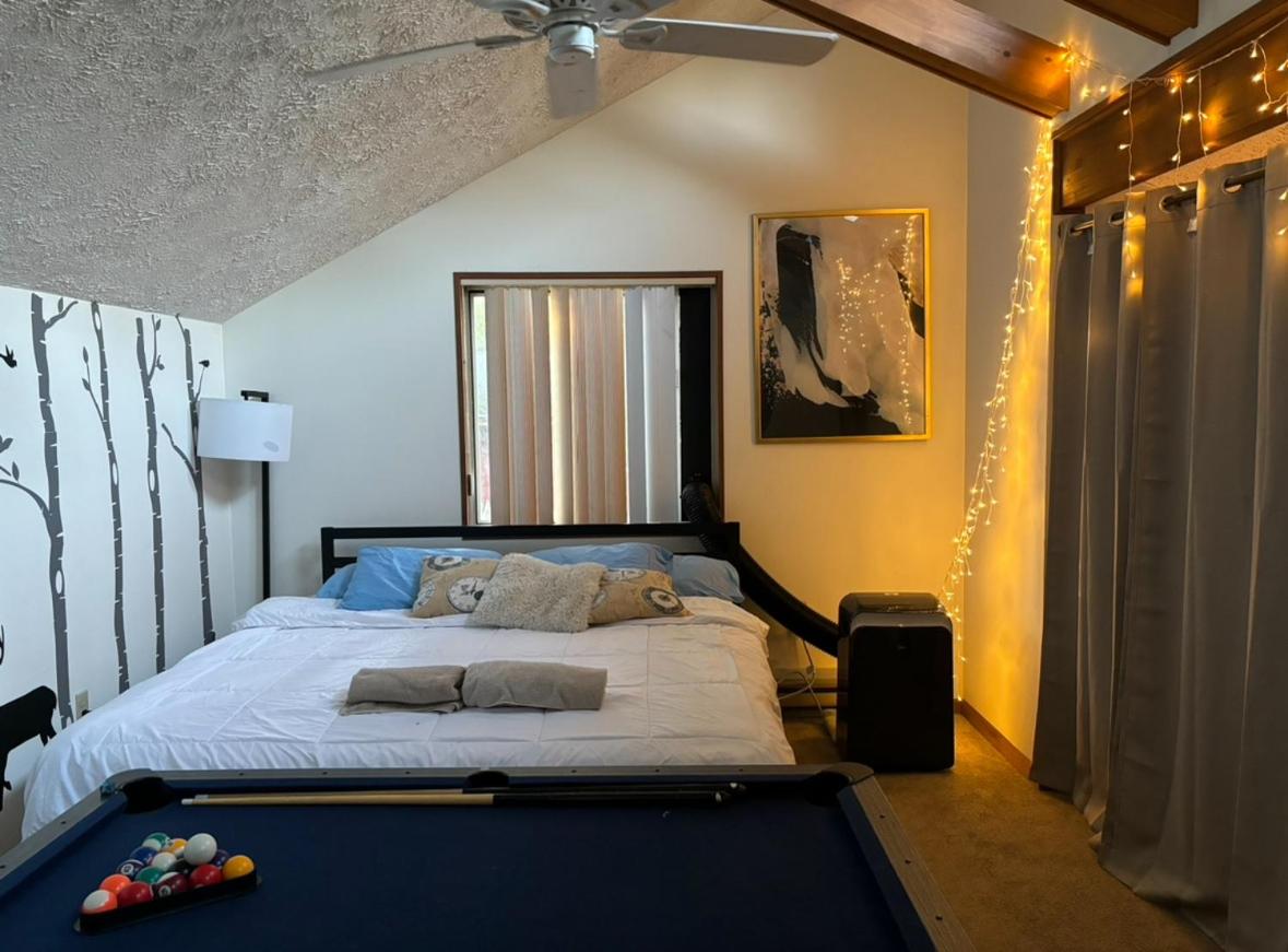 Ambiance - KING BED Cabin Loft, Fireplace & Hot Tub view 4