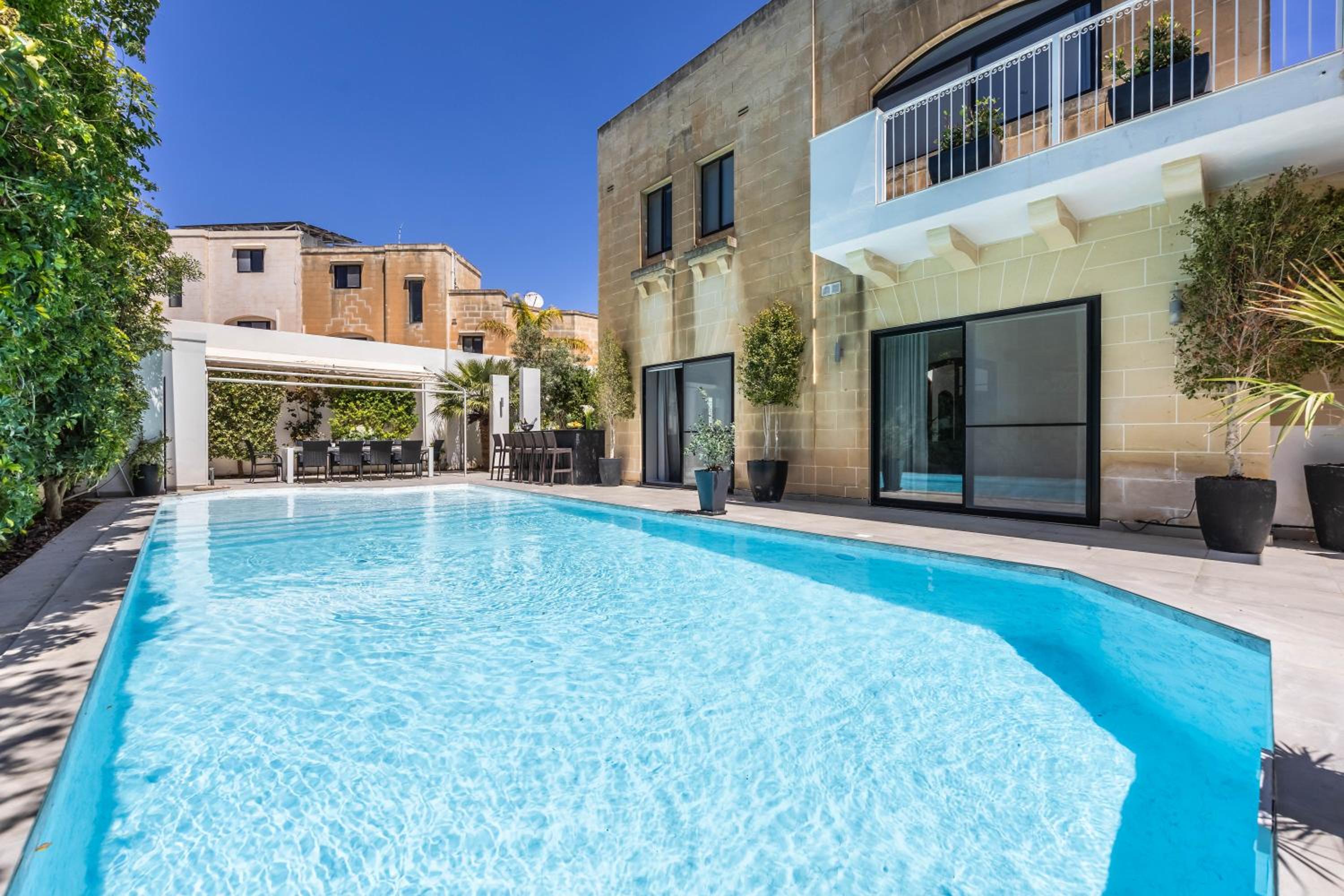Luxurious Villa 5 BR, Pool, 3min from St Julian's view 4