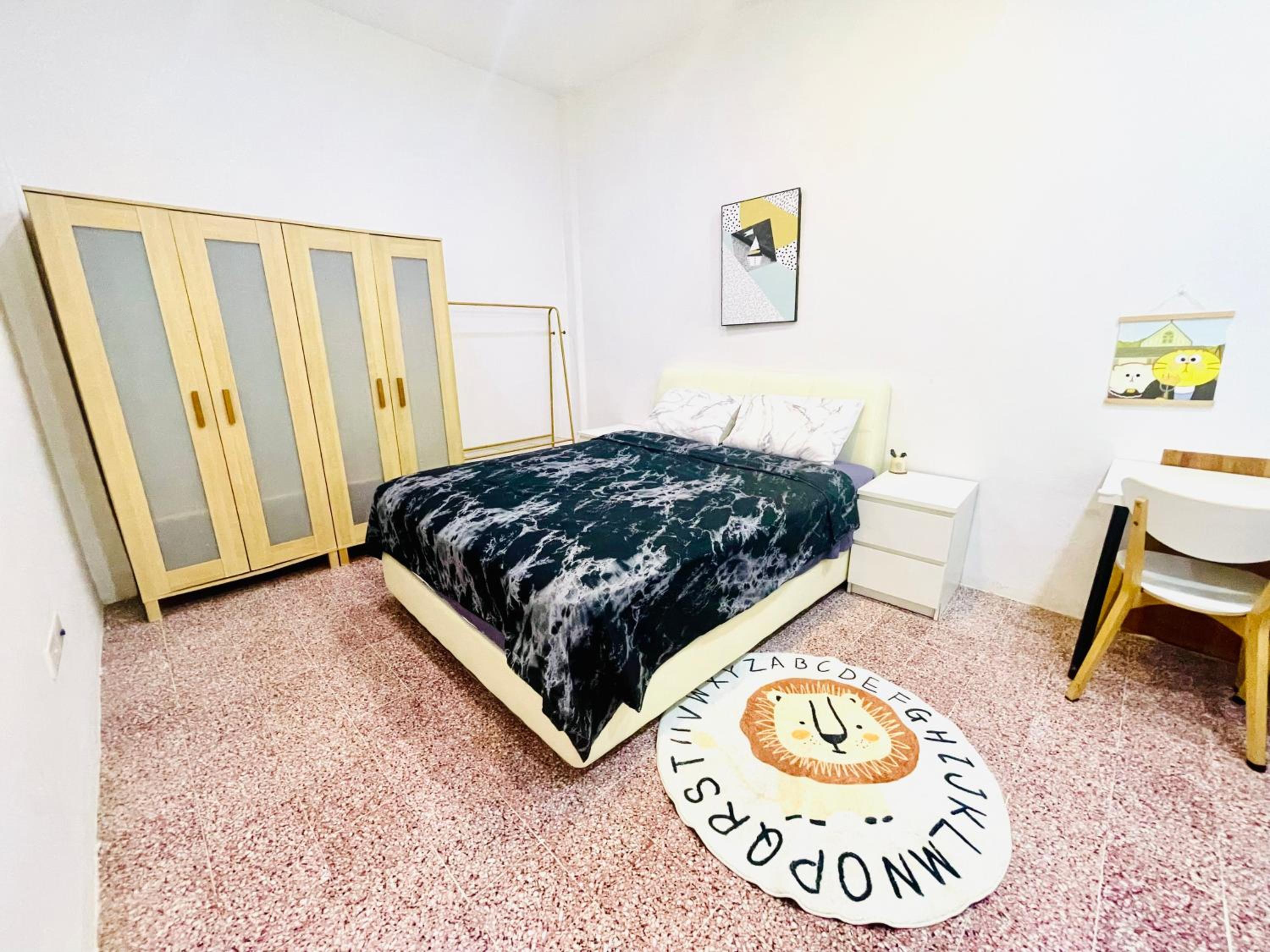 Convenient Rare house in central city