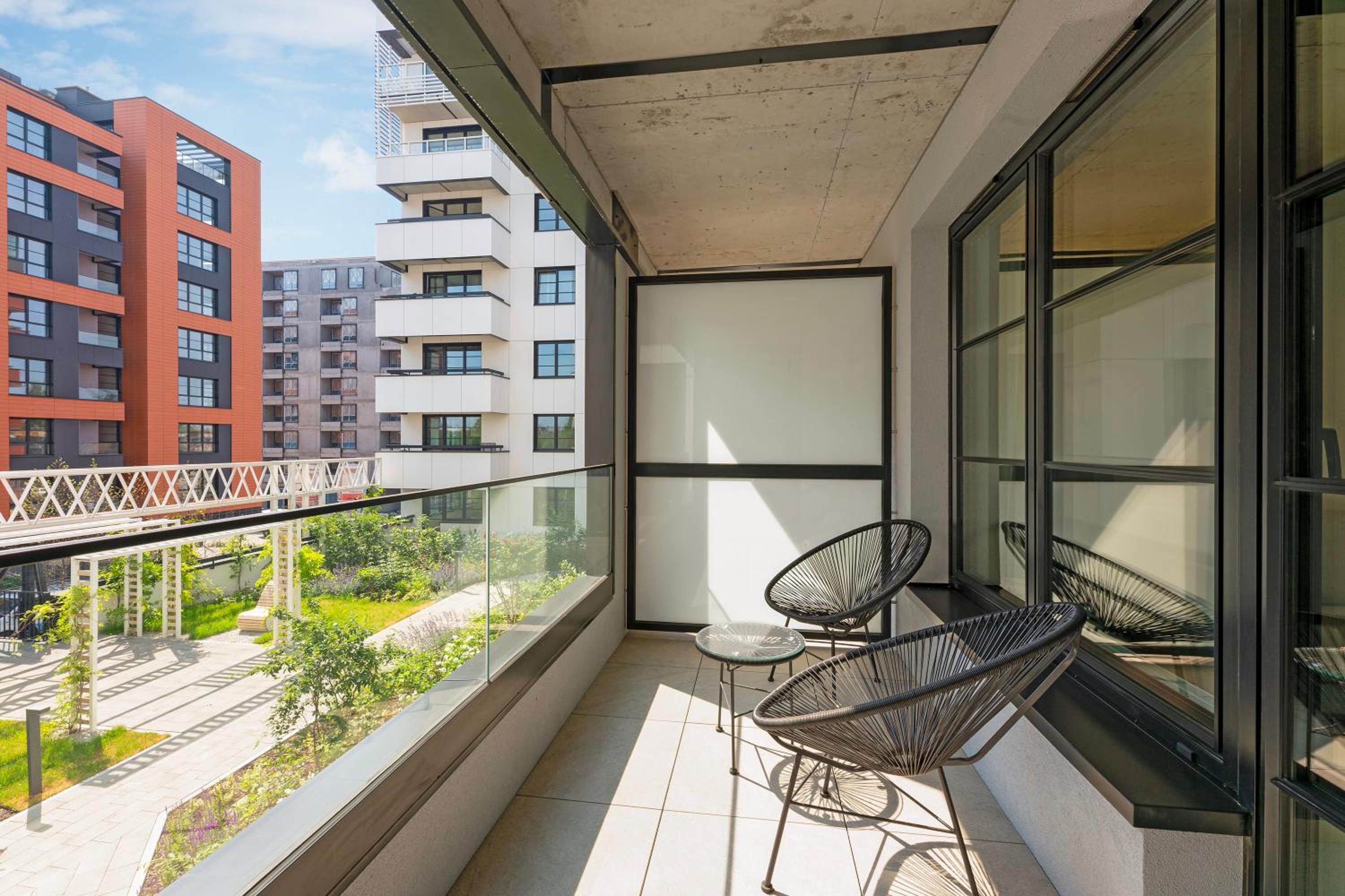 DOKI Living - Foodhall & Parking by Downtown Apartments