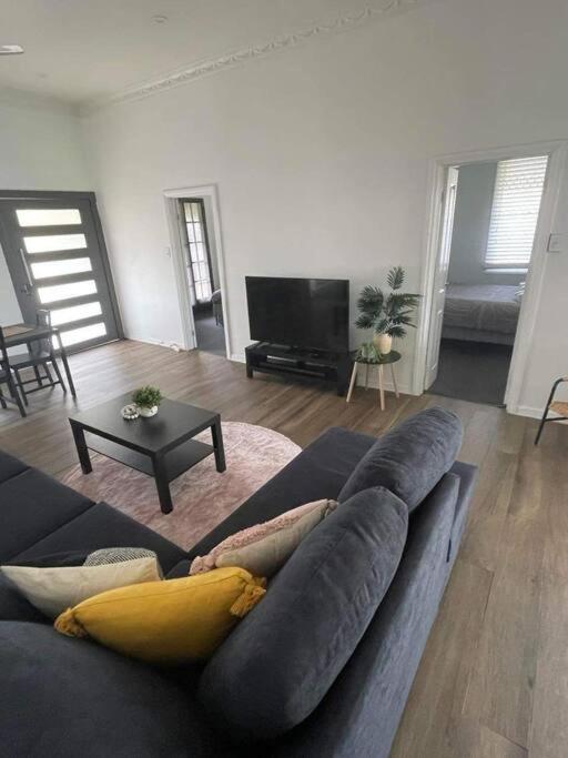 Retreat on Murray - Pool, Playground, Huge Deck!