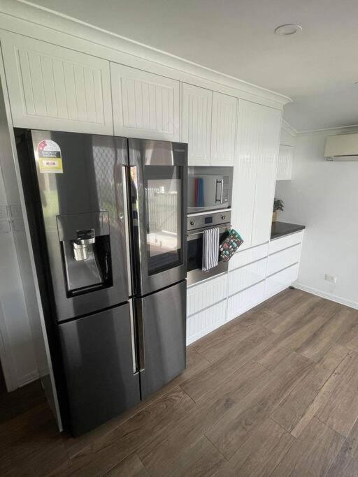 Retreat on Murray - Pool, Playground, Huge Deck!