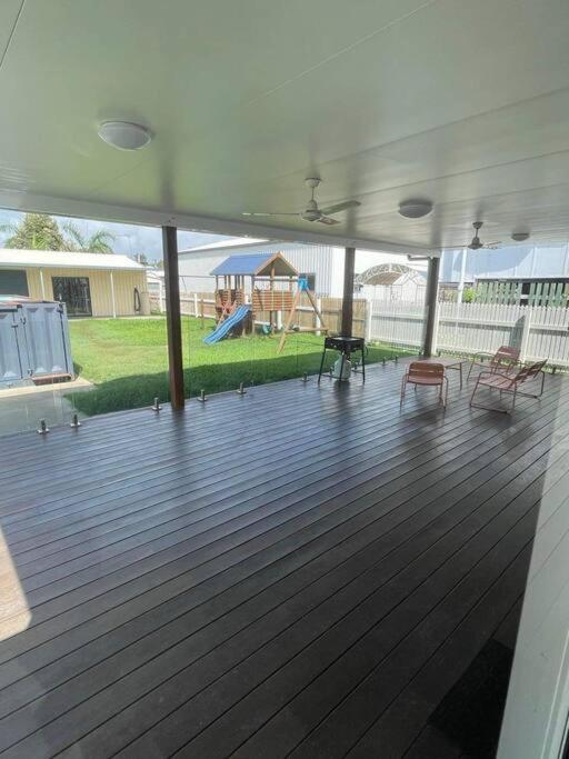 Retreat on Murray - Pool, Playground, Huge Deck!