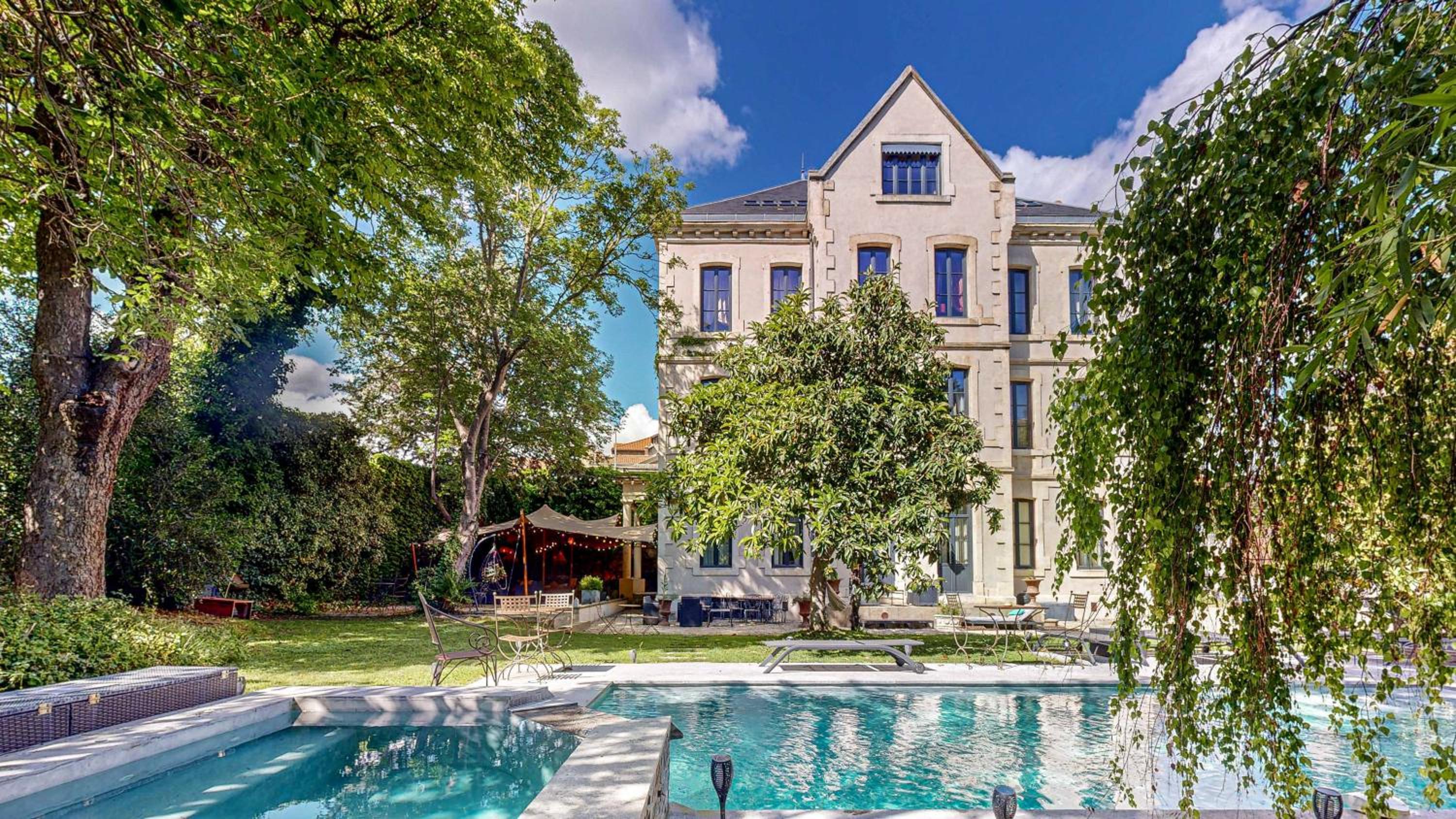 Demeure Saint Louis Historic manor, City 700m, free parking,A C,Clim,WIFI, city view, Garden view 4